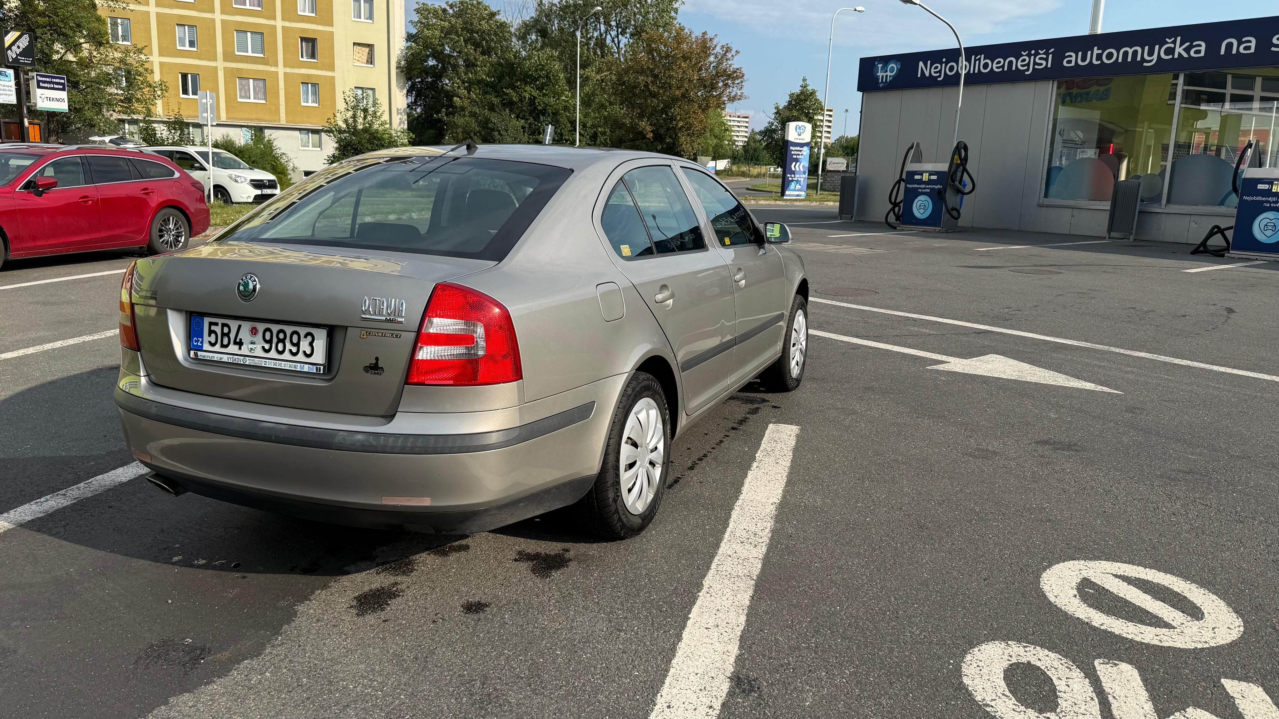 Škoda Octavia, 1,6 MPI, servisováno - fotka 3