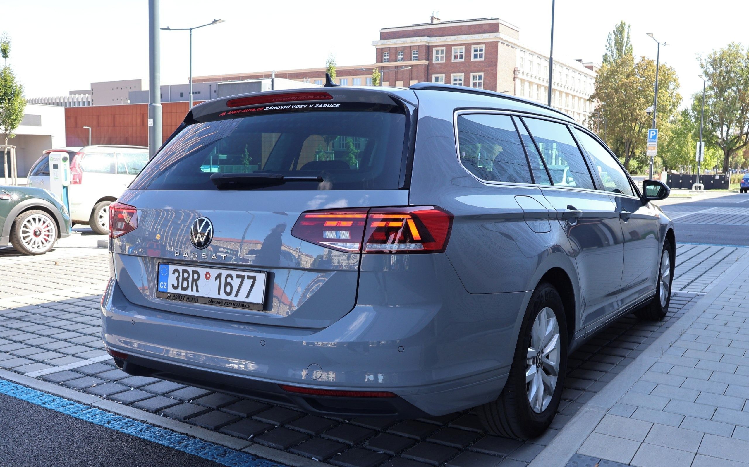 Volkswagen Passat, 2.0 TDI 110kW DSG Business - fotka 6