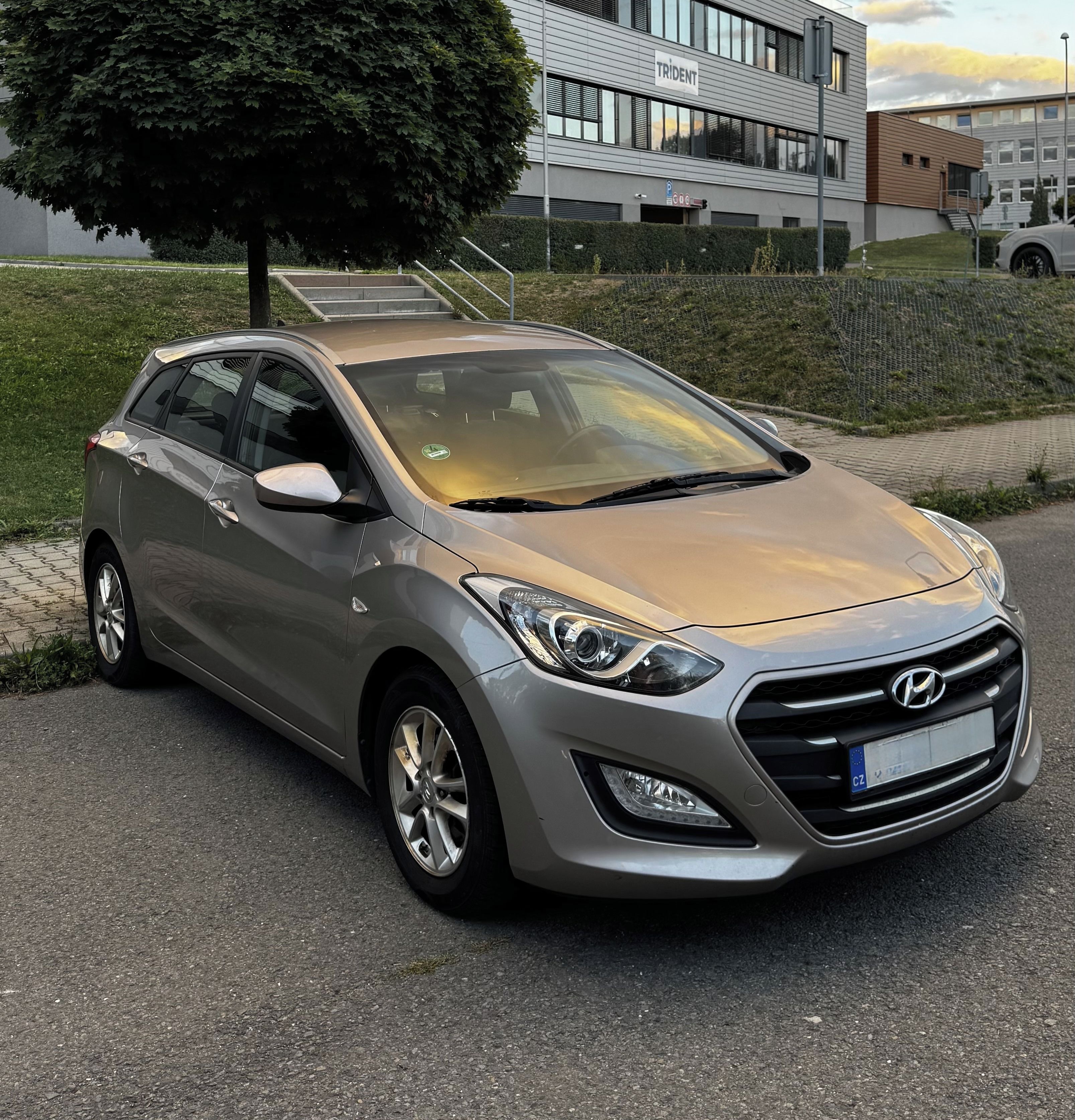 Hyundai i30, 1.6, ČR, 2. MAJ., SERV. KNIHA