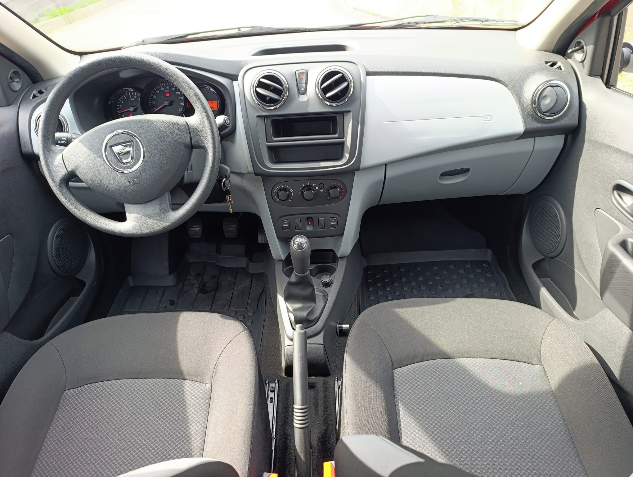 Dacia Sandero, 1.maj,ČR,serv.k,záruka,tažné! - fotka 5