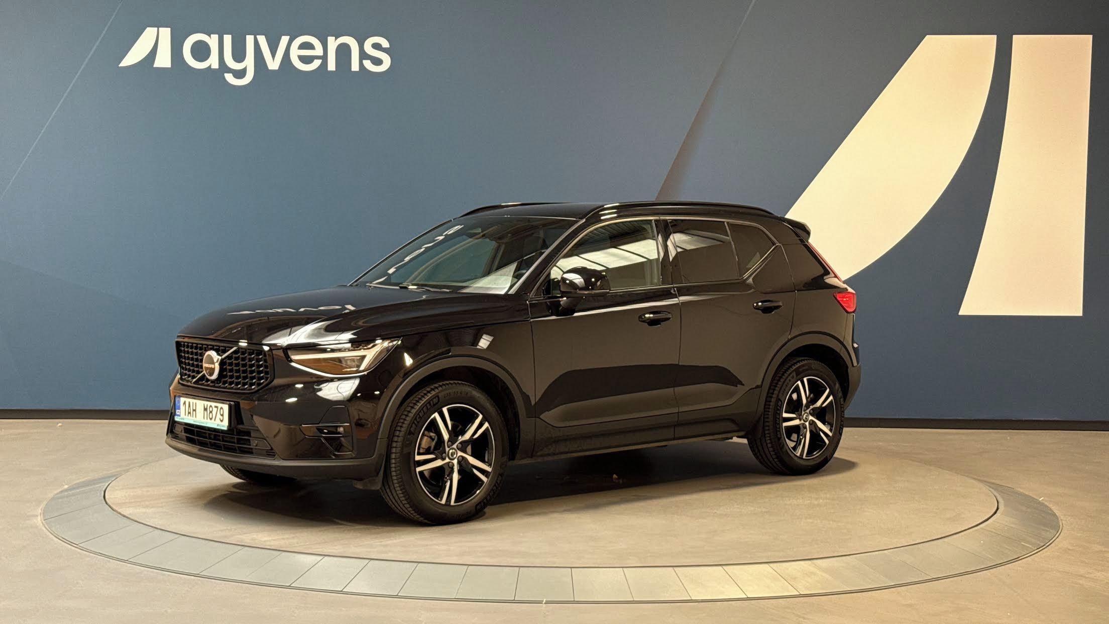 Volvo XC40, B3 Plus Dark DCT - fotka 4