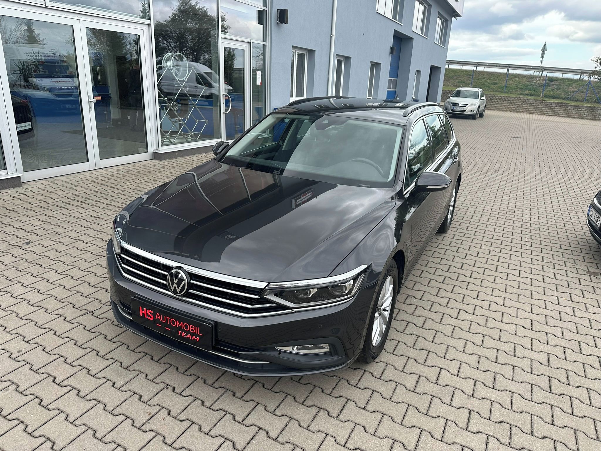 Volkswagen Passat, 2,0 TDi 90kW Style  2 sady kol - fotka 2