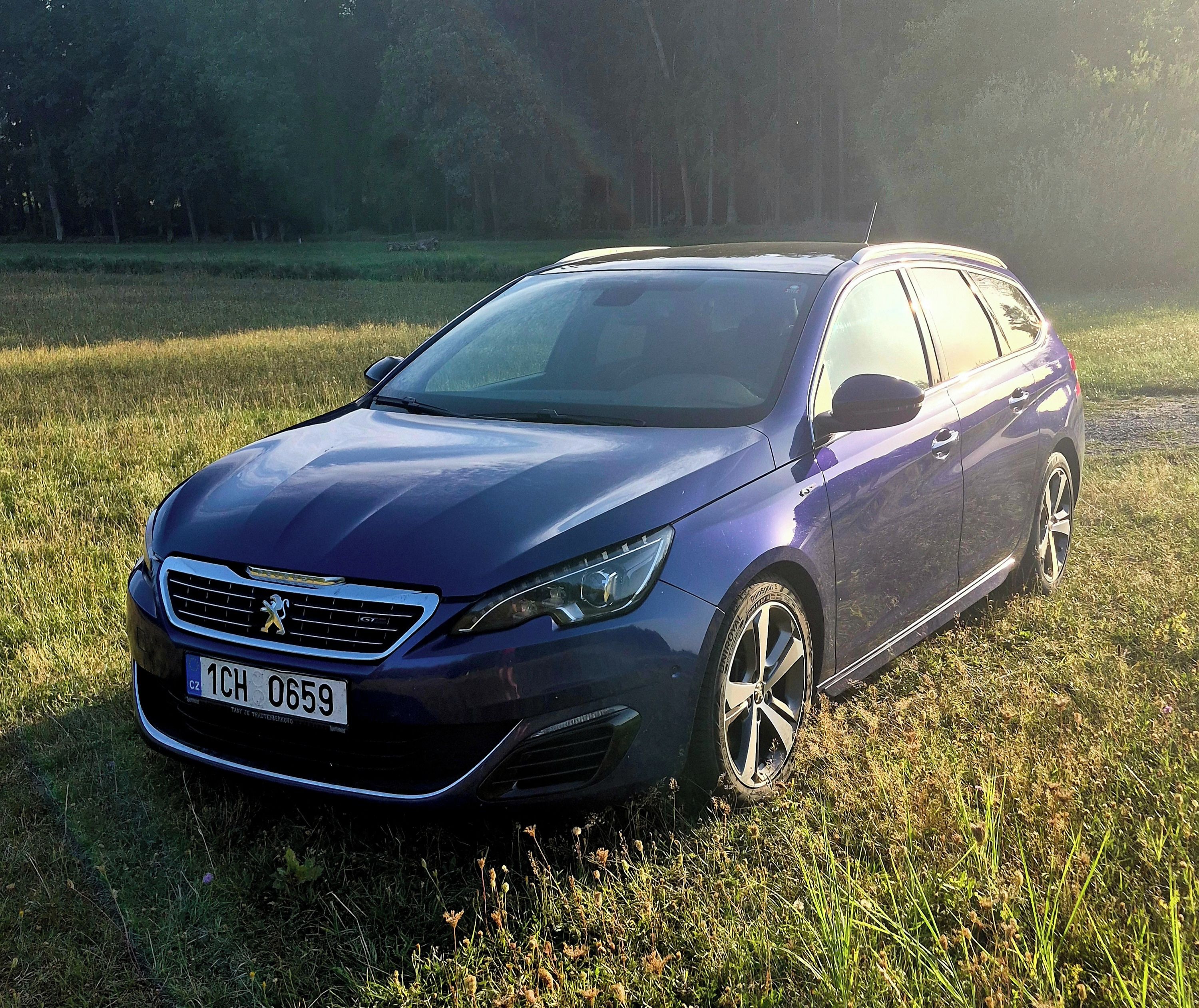 Peugeot 308, 2.0 Blue HDI GT - servisováno - fotka 2