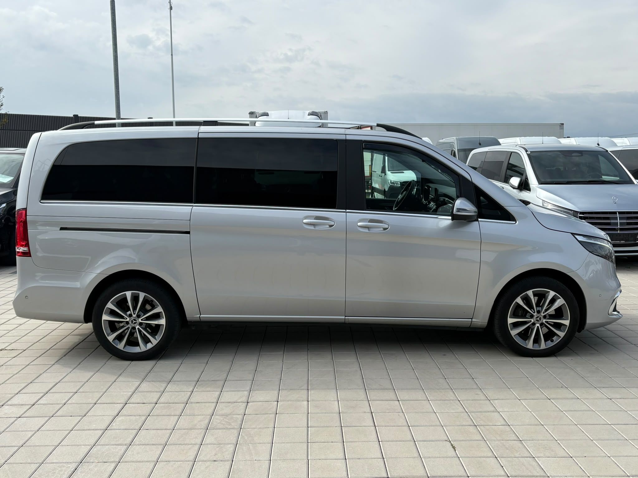 Mercedes-Benz Třídy V, 250d 4Matic Long Avantgarde - fotka 4
