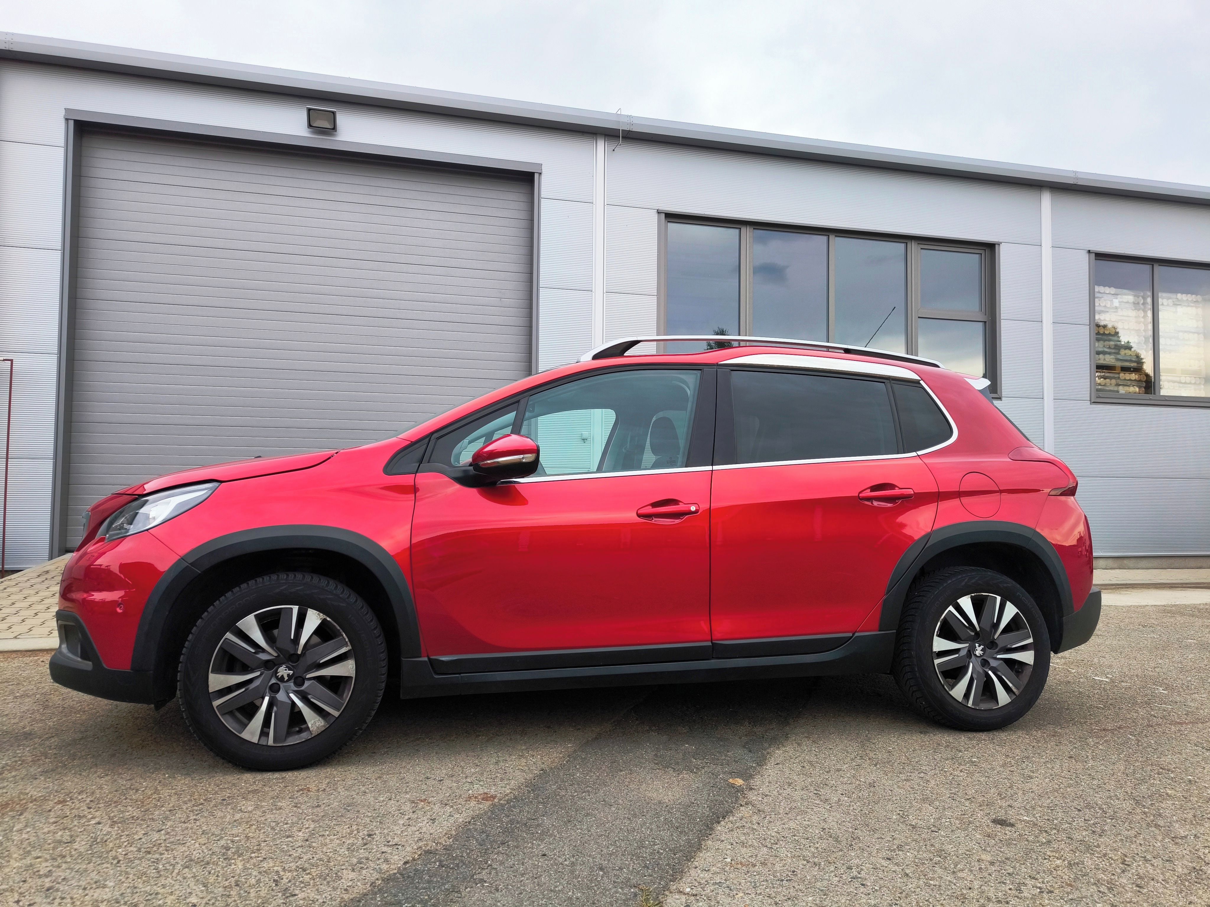 Peugeot 2008, 1.2PT/81kW AT Allure - fotka 3