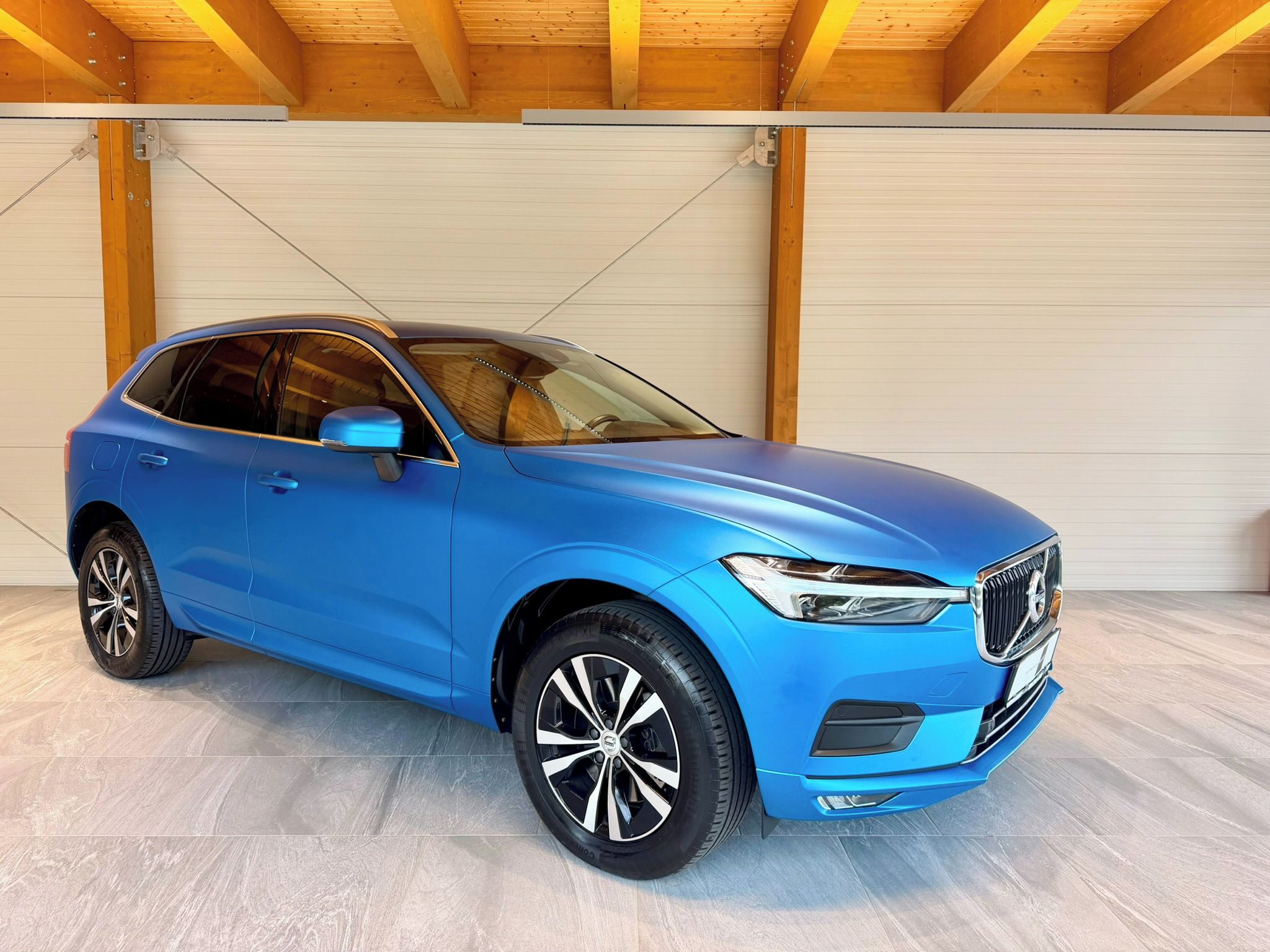 Volvo XC60, 2.0 B4 AWD Momentum Pro - fotka 5