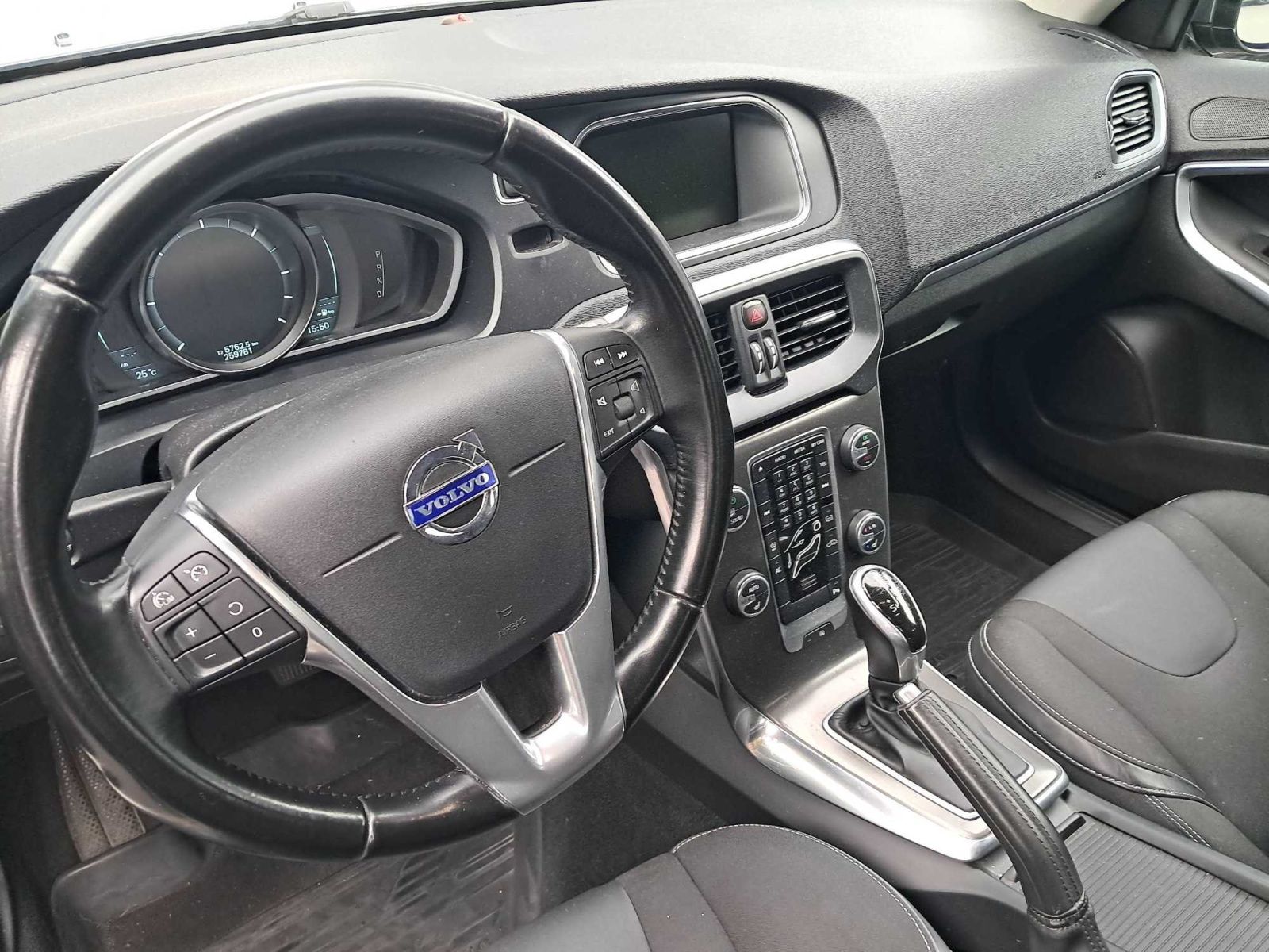Volvo V40, 1.6 D2, Automat, Xenony - fotka 3