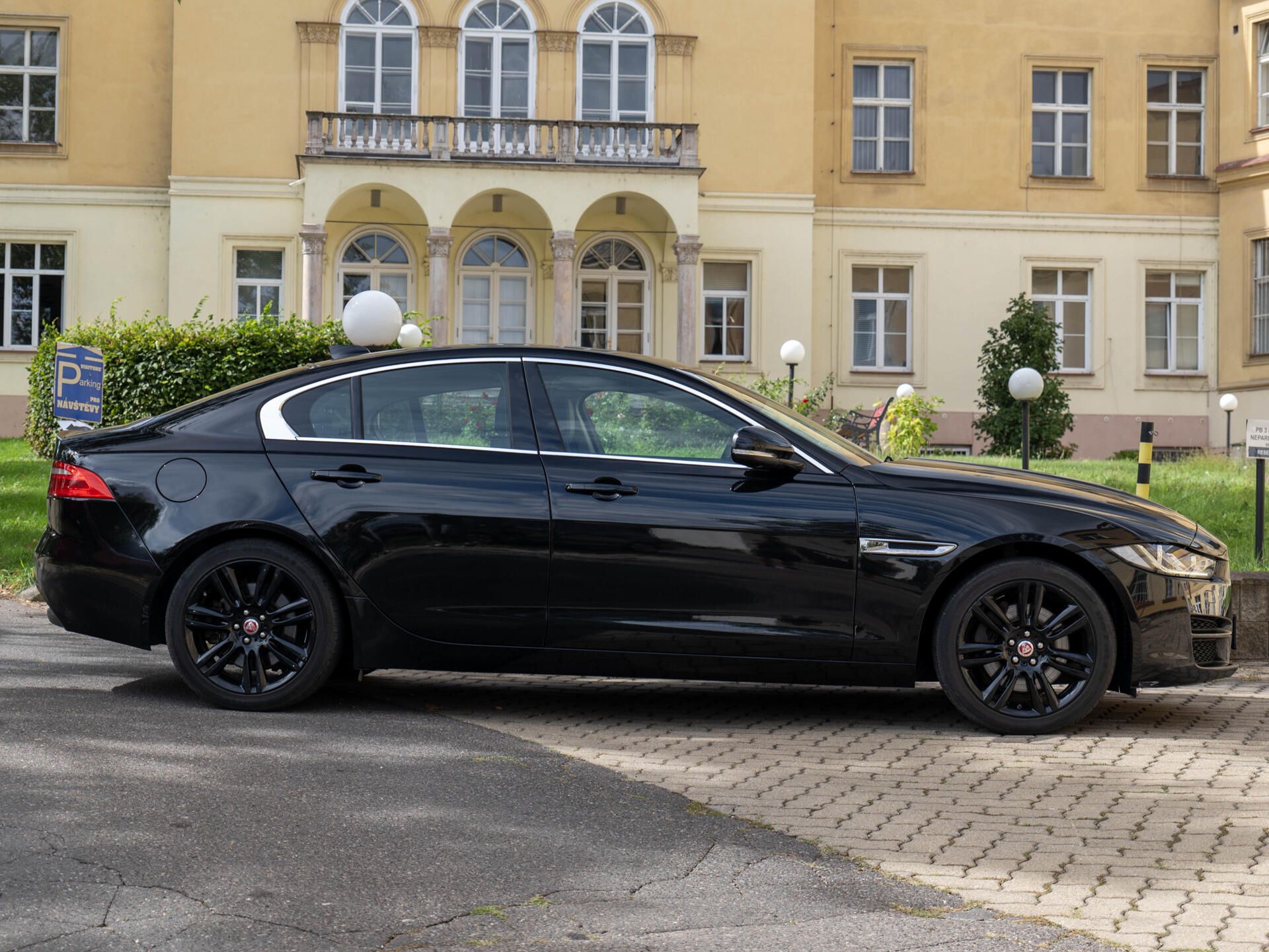 Jaguar XE, 20t Prestige Meridian Kůže - fotka 5