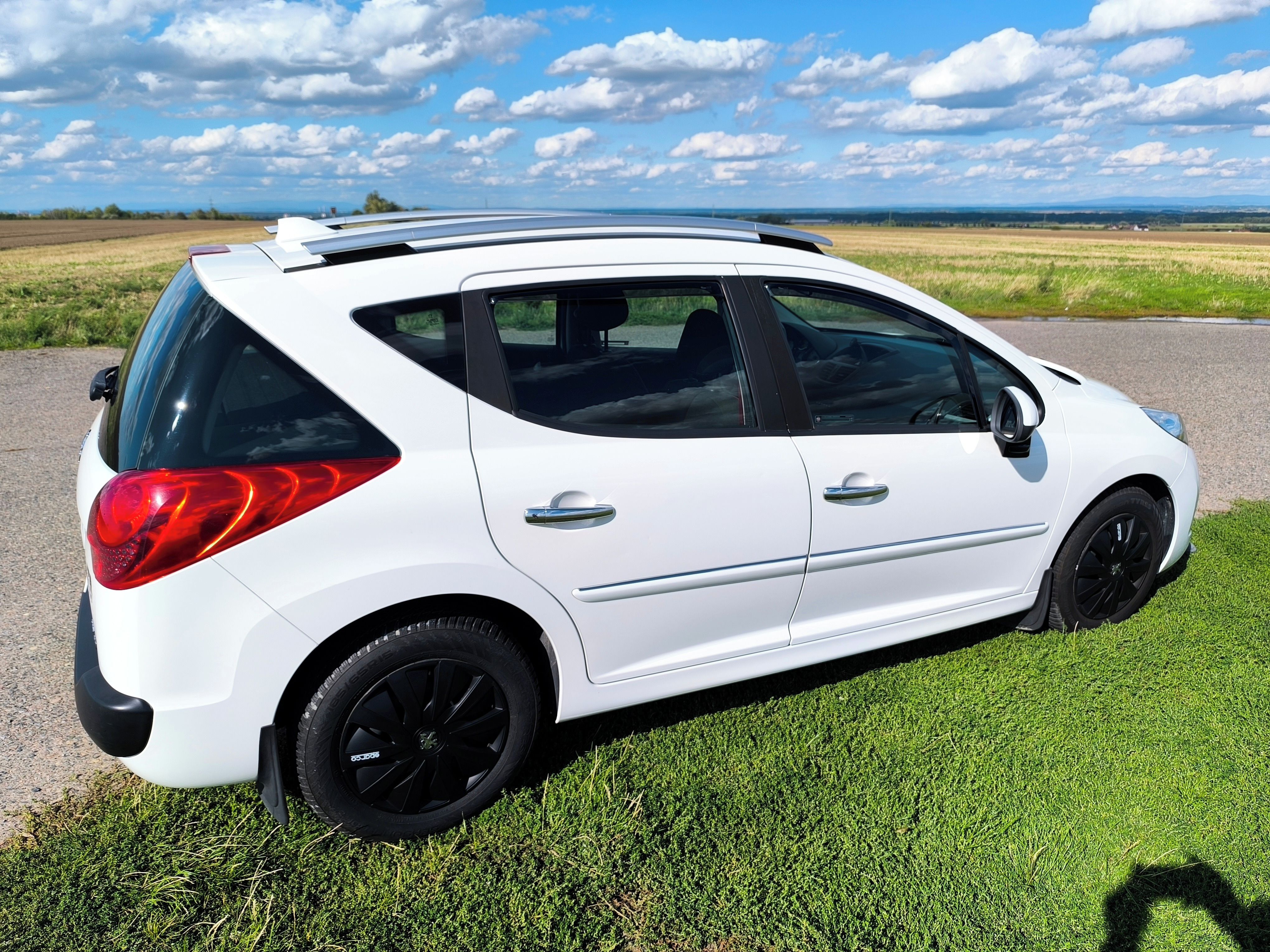 Peugeot 207, 1.4 54kW, 1.majitel, ČR,127tkm - fotka 2