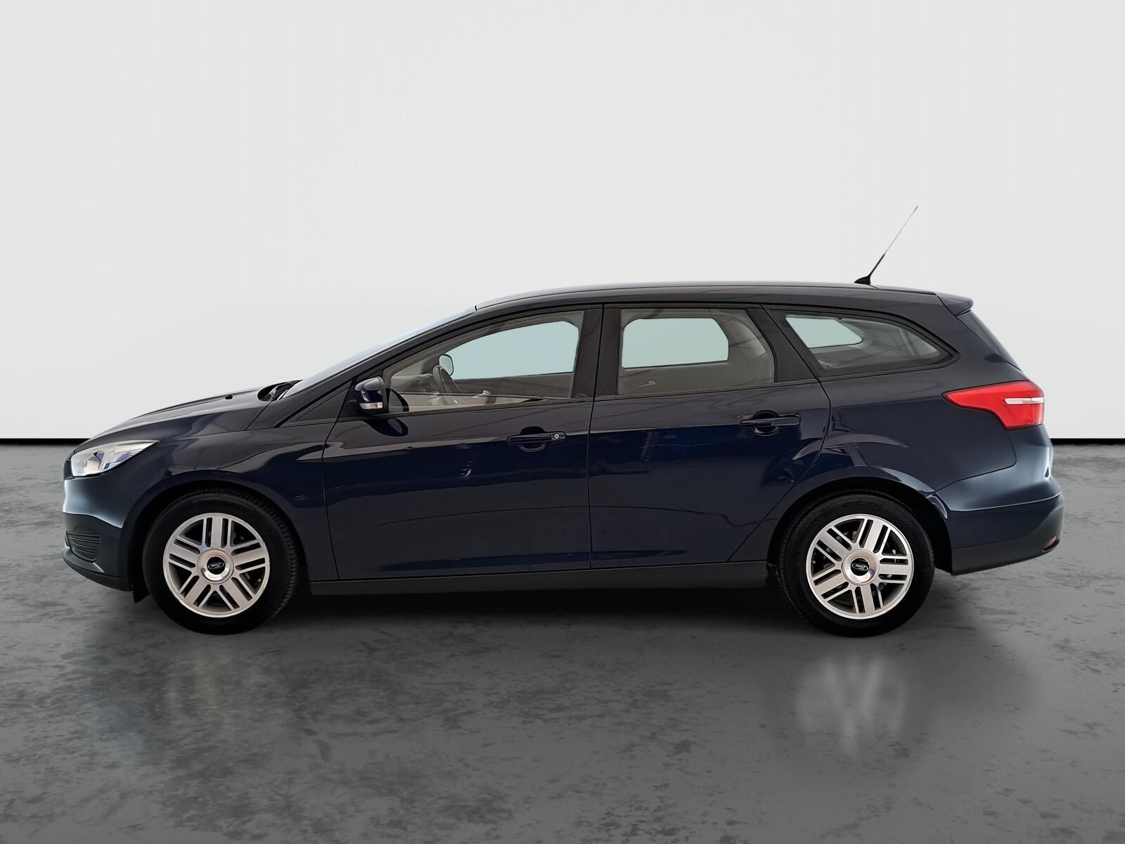 Ford Focus, 1.5 TDCi, Automatická klima - fotka 3