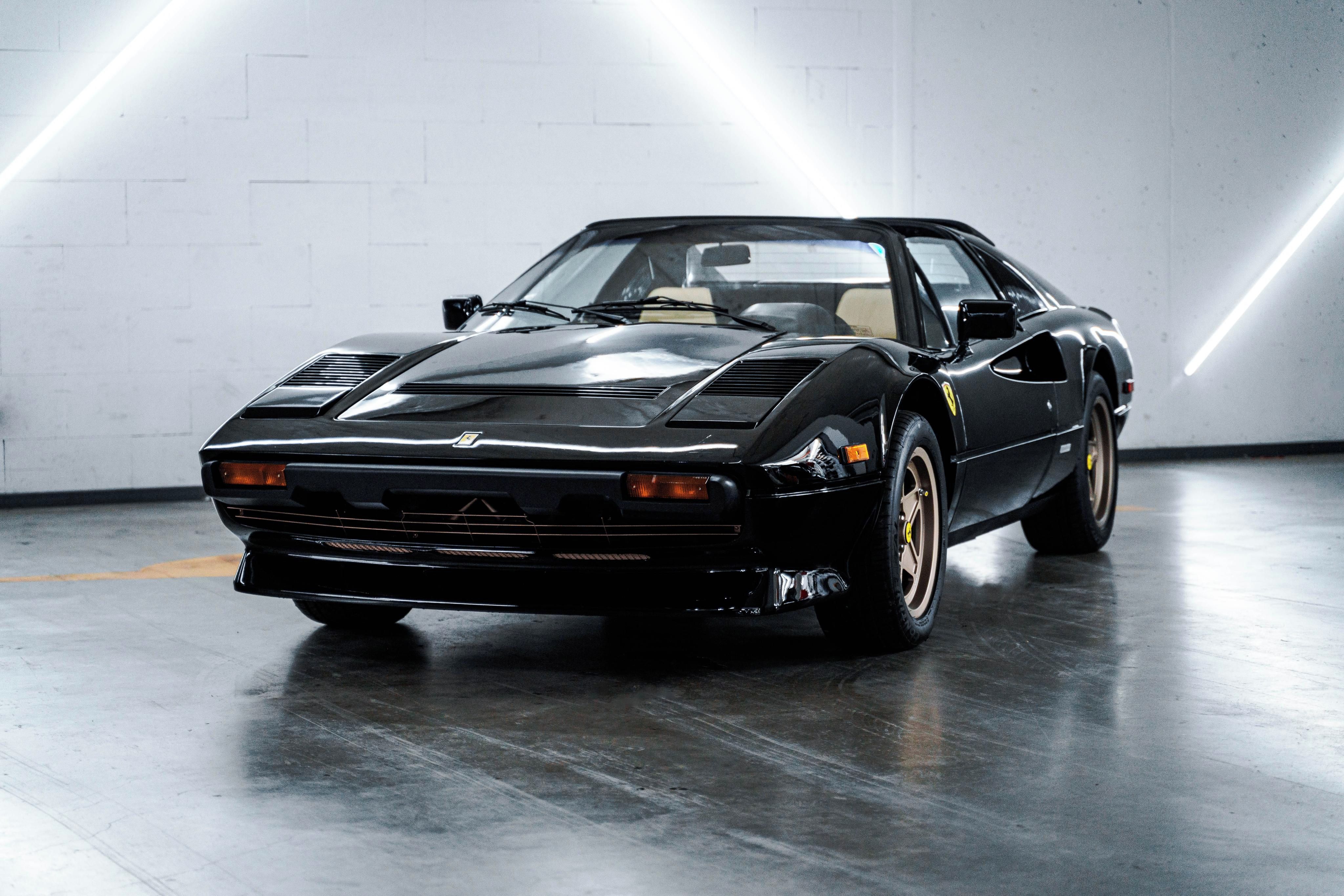 Ferrari, 308 GTS Quattrovalvole V8 - fotka 3