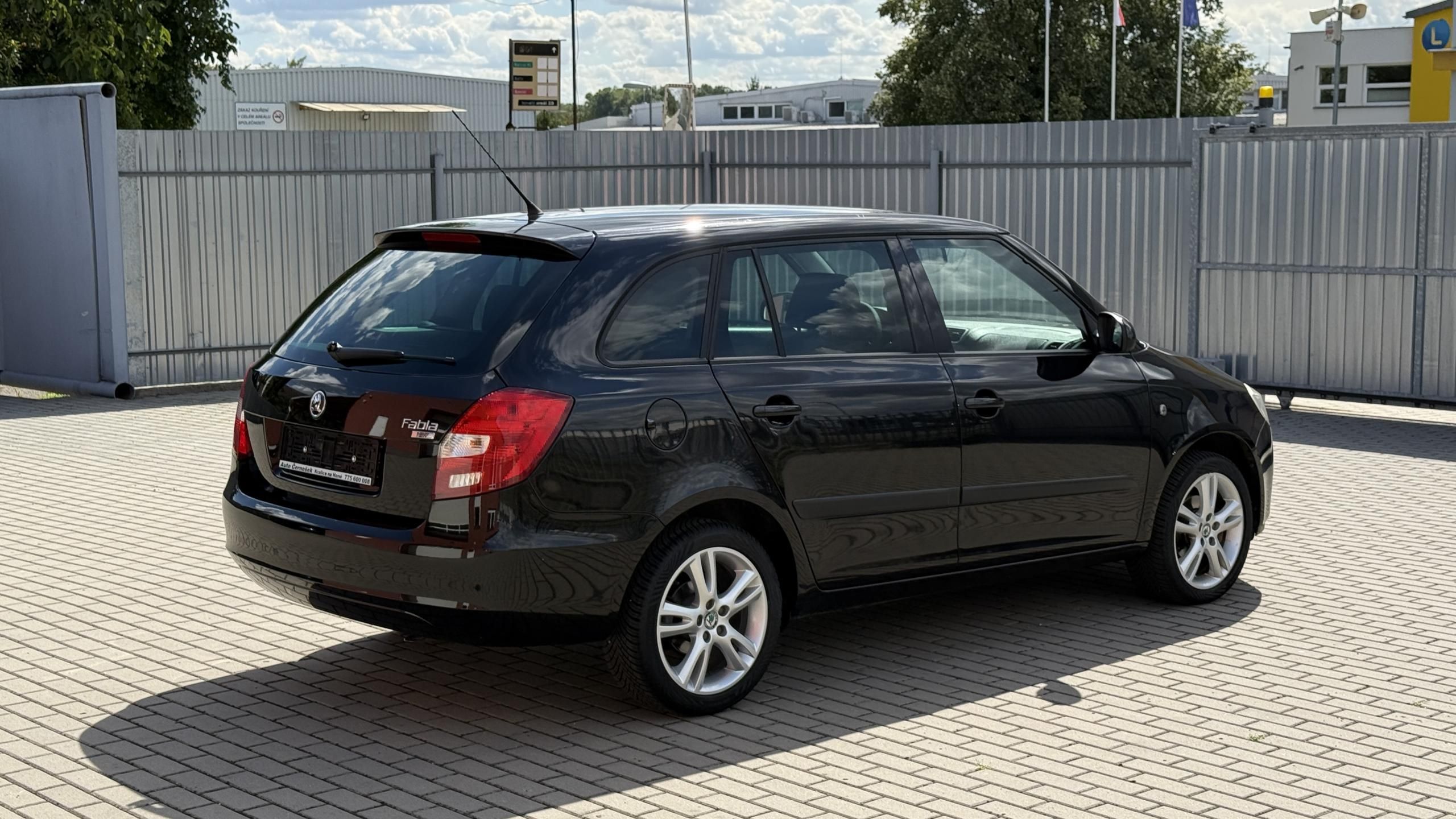Škoda Fabia, 1.6 16V*77kW*SPORT*136TKM*1MAJ - fotka 4