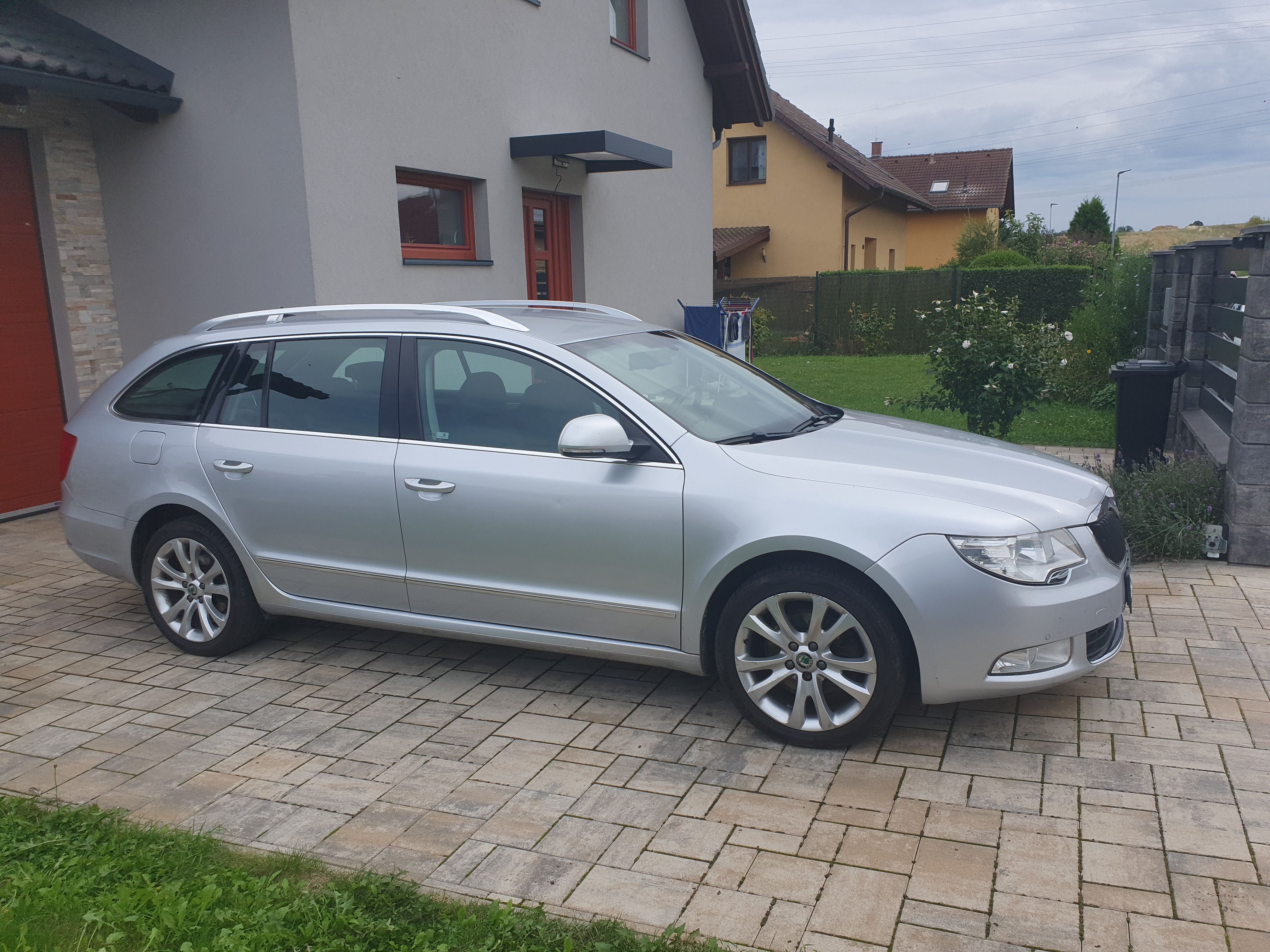 Škoda Superb, 2,0 TDi, 103 kW - fotka 3