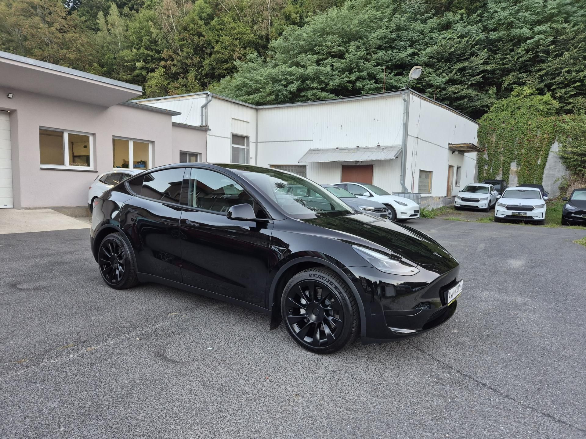 Tesla Model Y, RWD 235kw 95,3 % - fotka 3