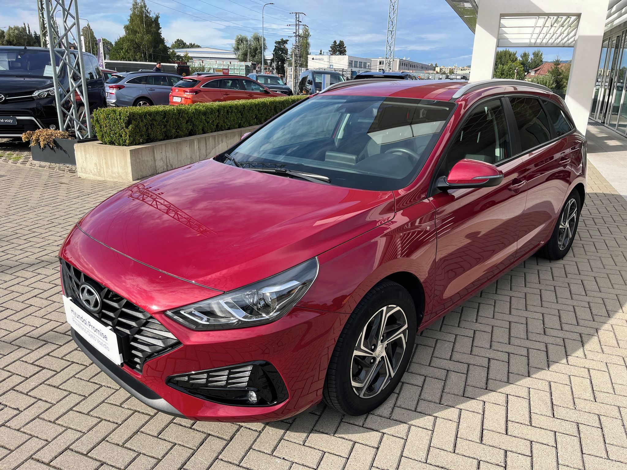 Hyundai i30, 1.5i 110k Comfort Climate + TZ - fotka 2