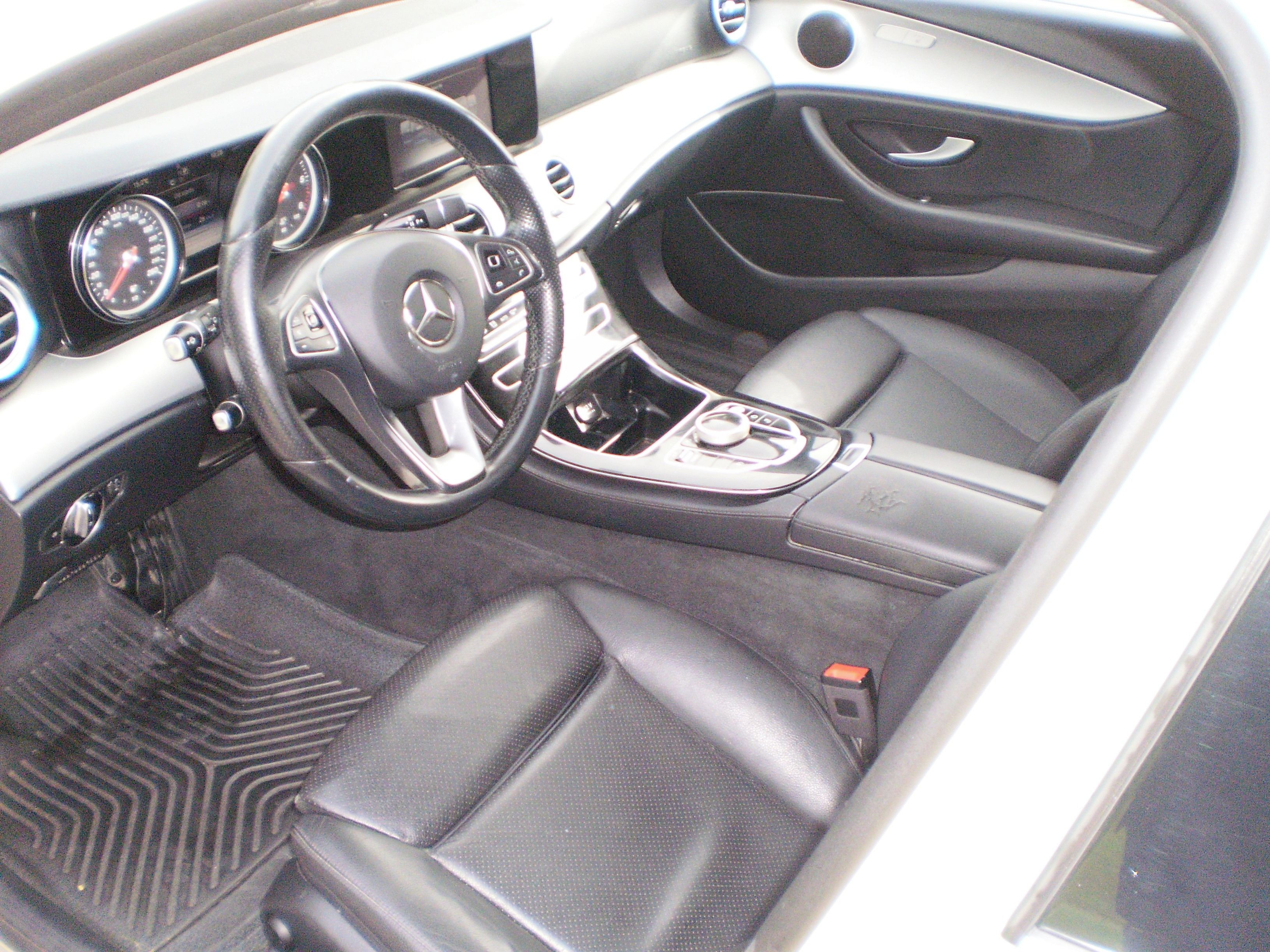 Mercedes-Benz Třídy E, 2.0d servisovano - fotka 6