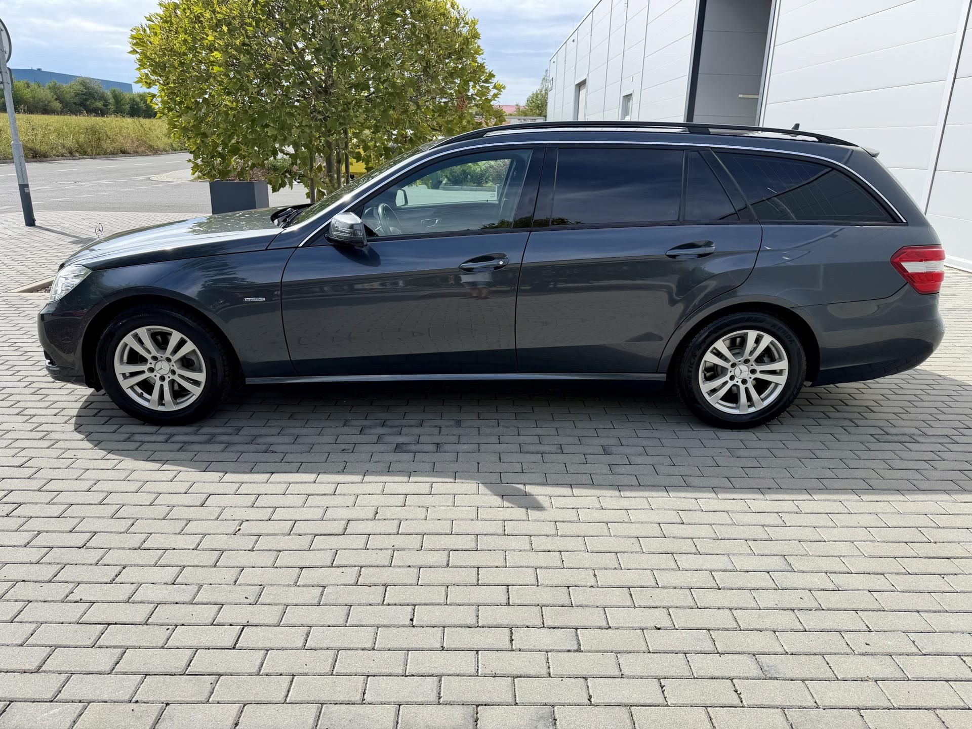 Mercedes-Benz Třídy E, 200 CDI AUTOMAT XENONY NAVI!!! - fotka 5