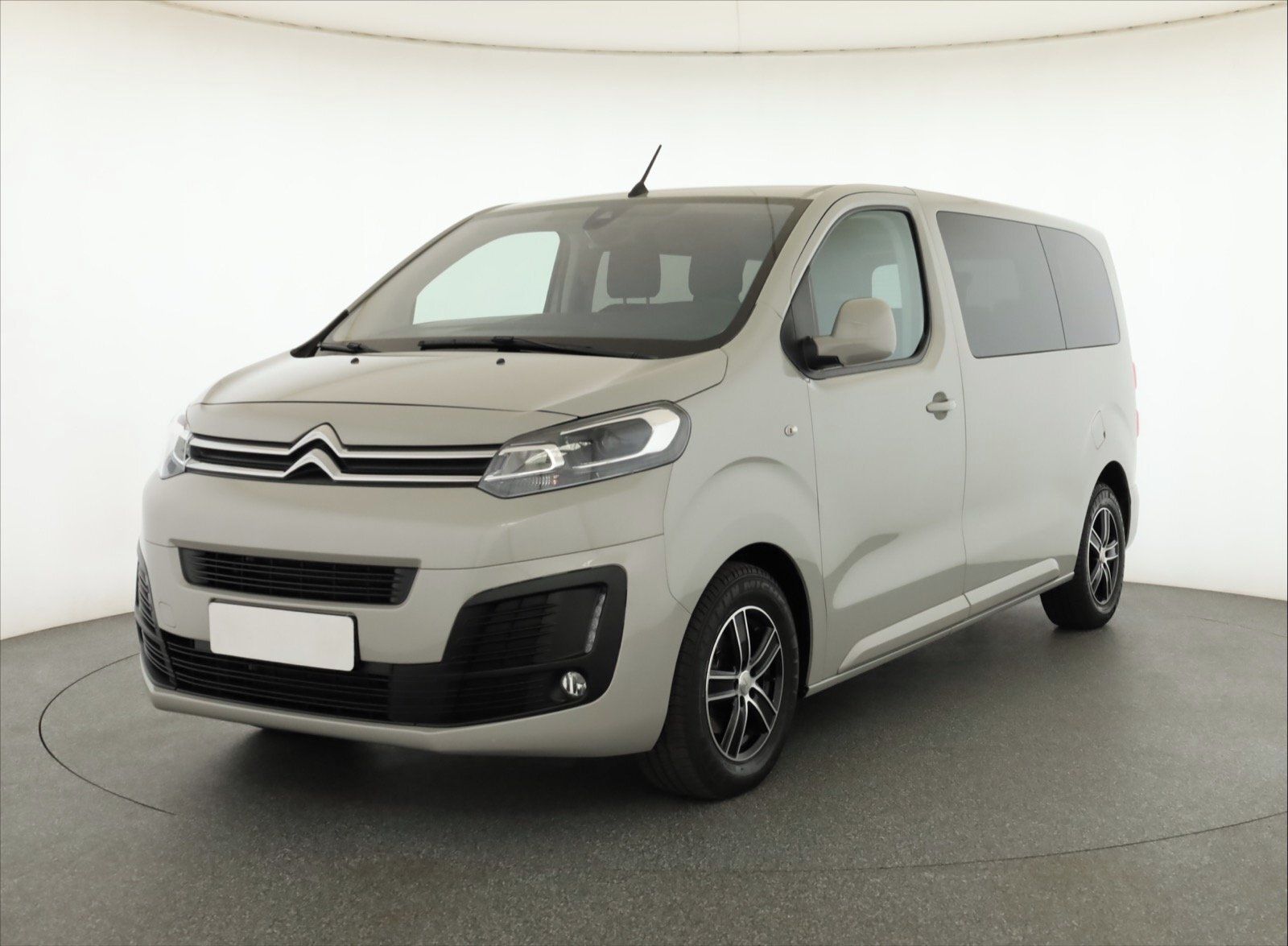 Citroën SpaceTourer, 2.0 BlueHDi, Klima, ČR, 1Maj - fotka 2