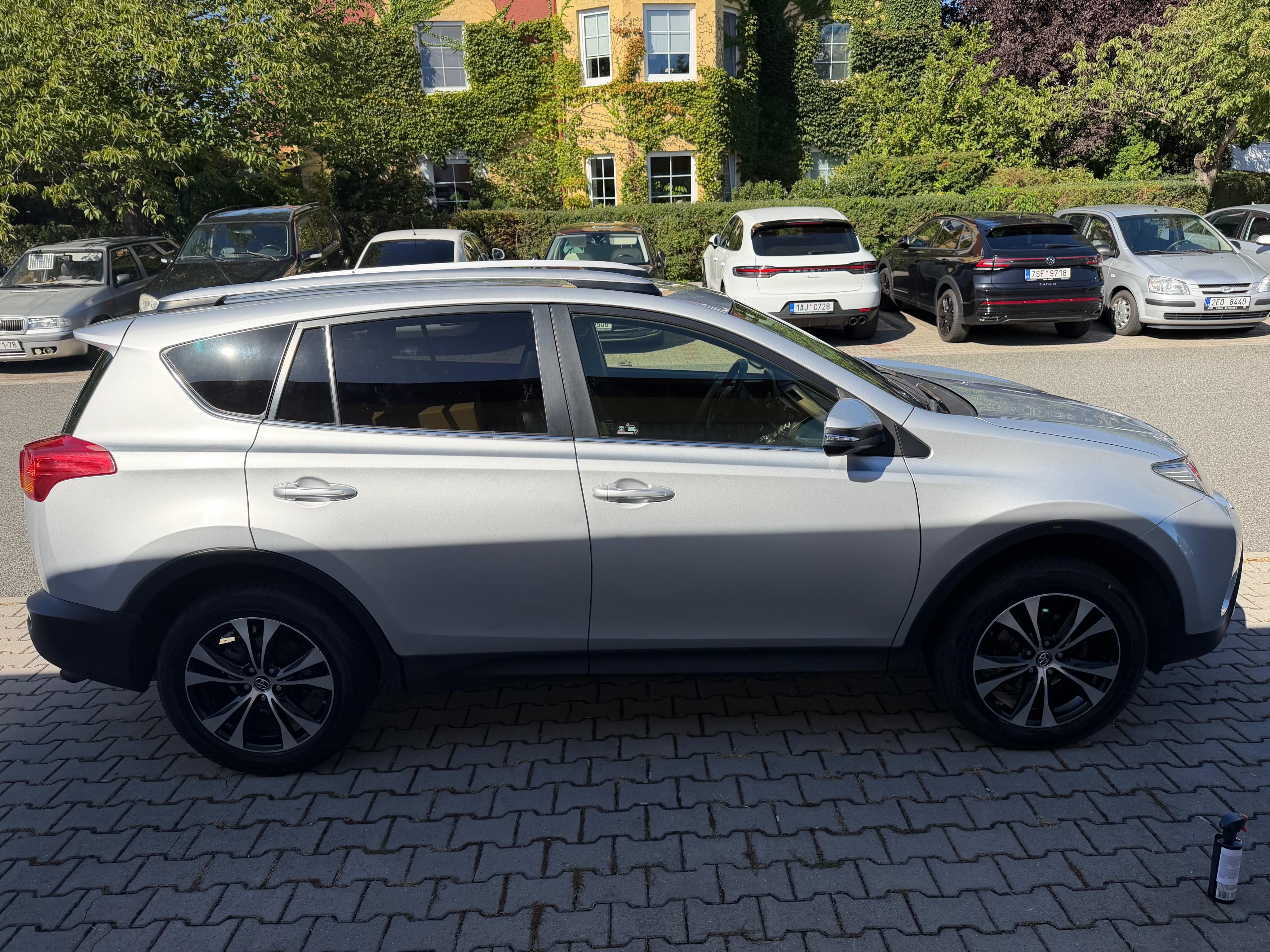 Toyota Rav4, 2.0 ben, automat, 4x4, tažné - fotka 4