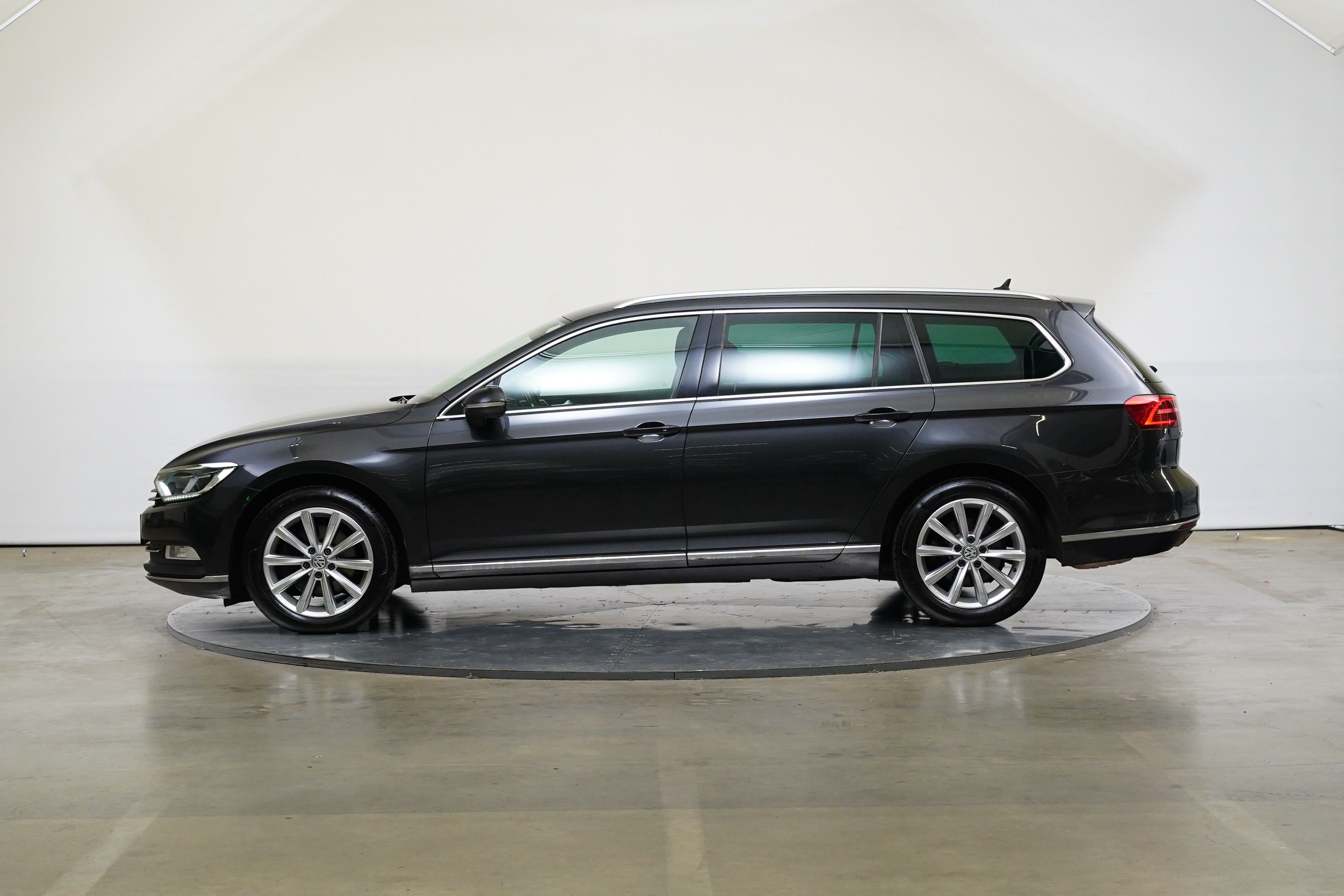 Volkswagen Passat, 2.0 TDI 140 kW 4x4 Highline - fotka 3