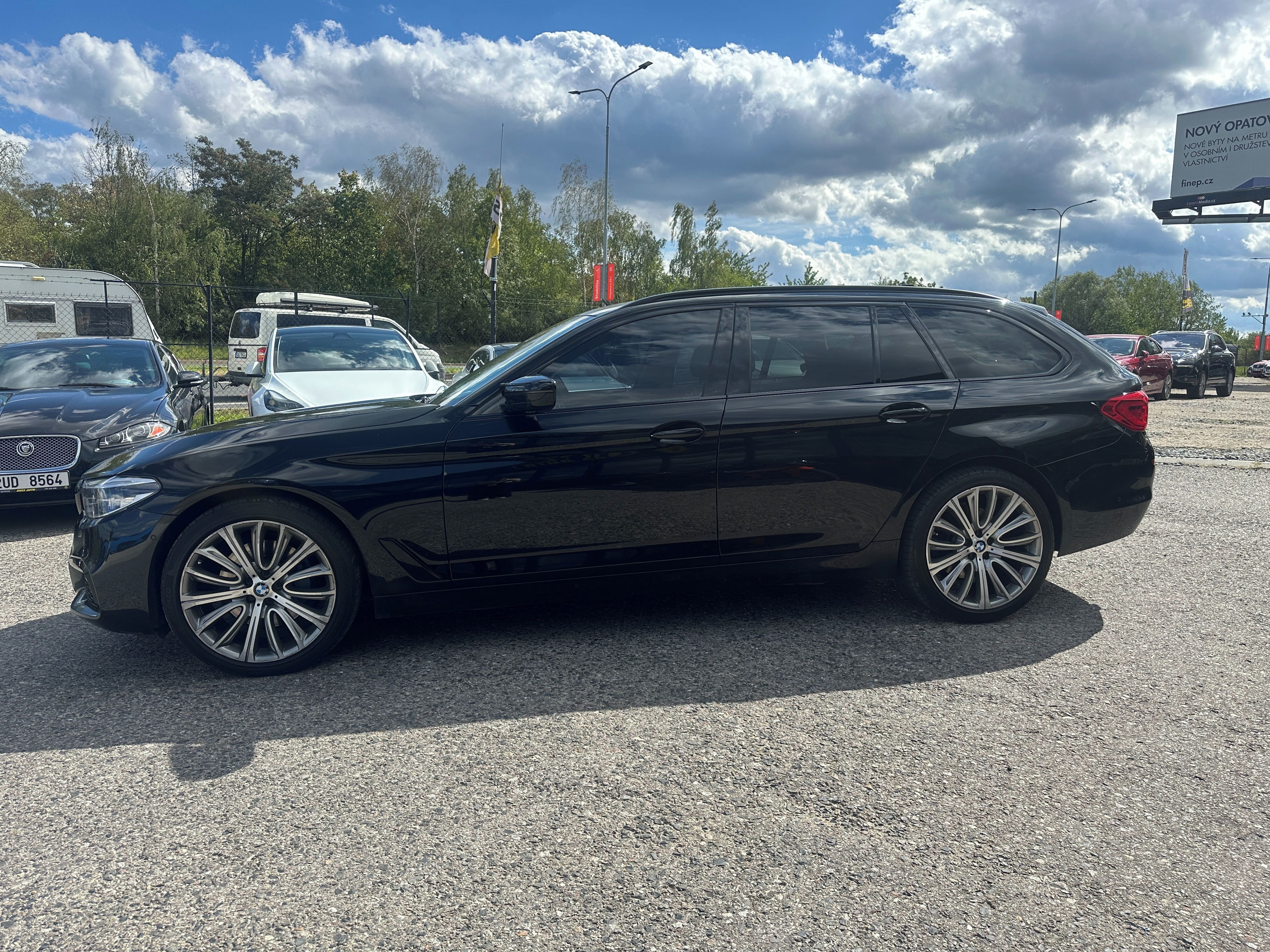BMW Řada 5, BMW 530D 2020 - fotka 4