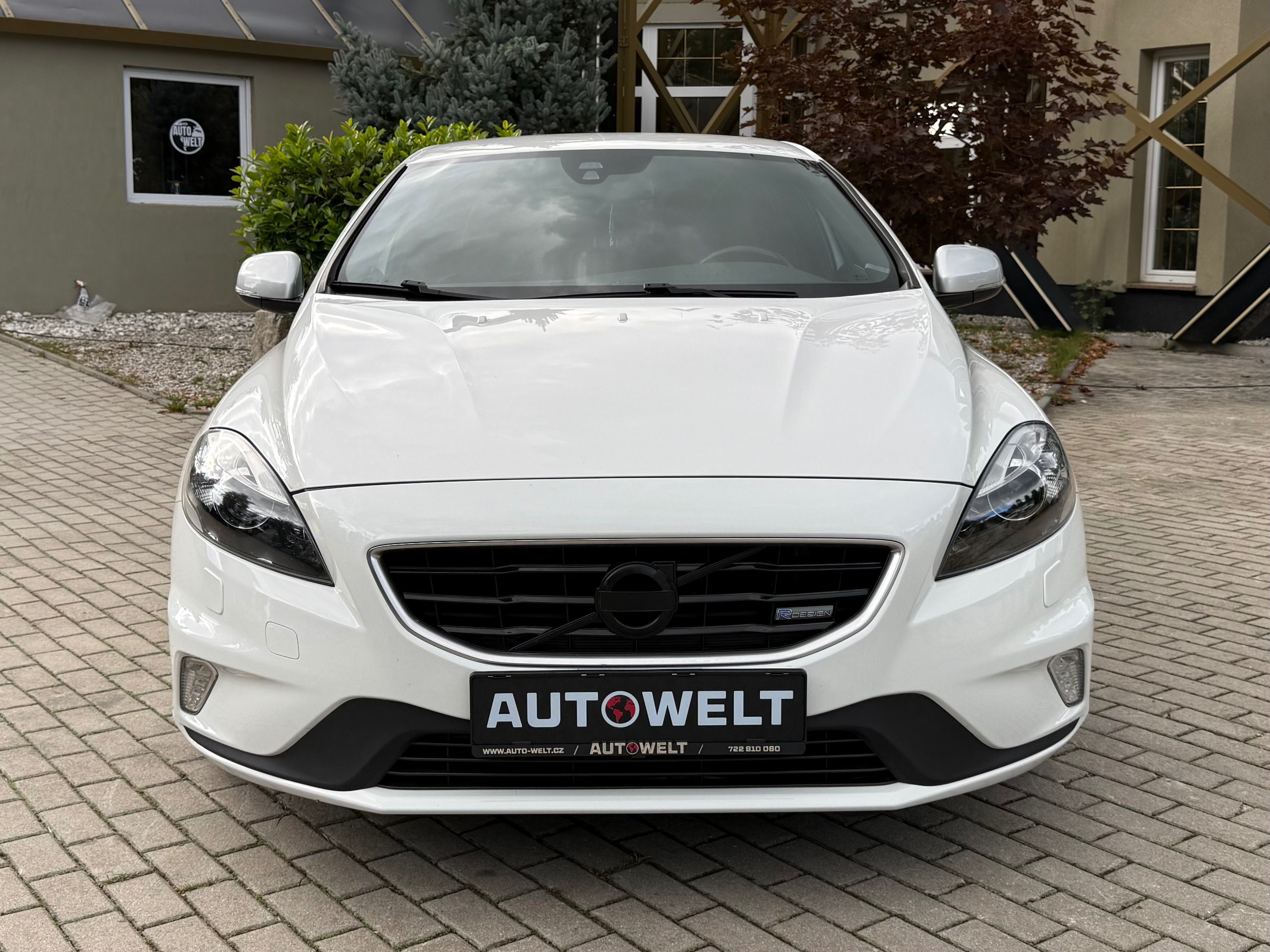 Volvo V40, 2.0D 110kW D3/5 VÁLEC/R-DESIGN - fotka 4
