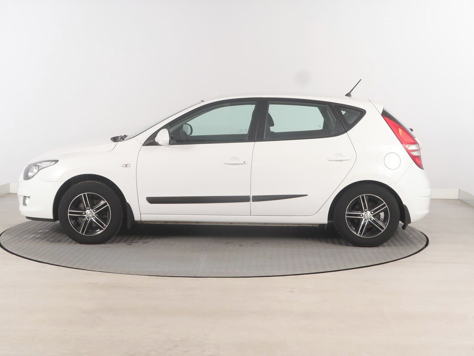 Hyundai i30, 1.4 CVVT, po STK - fotka 3