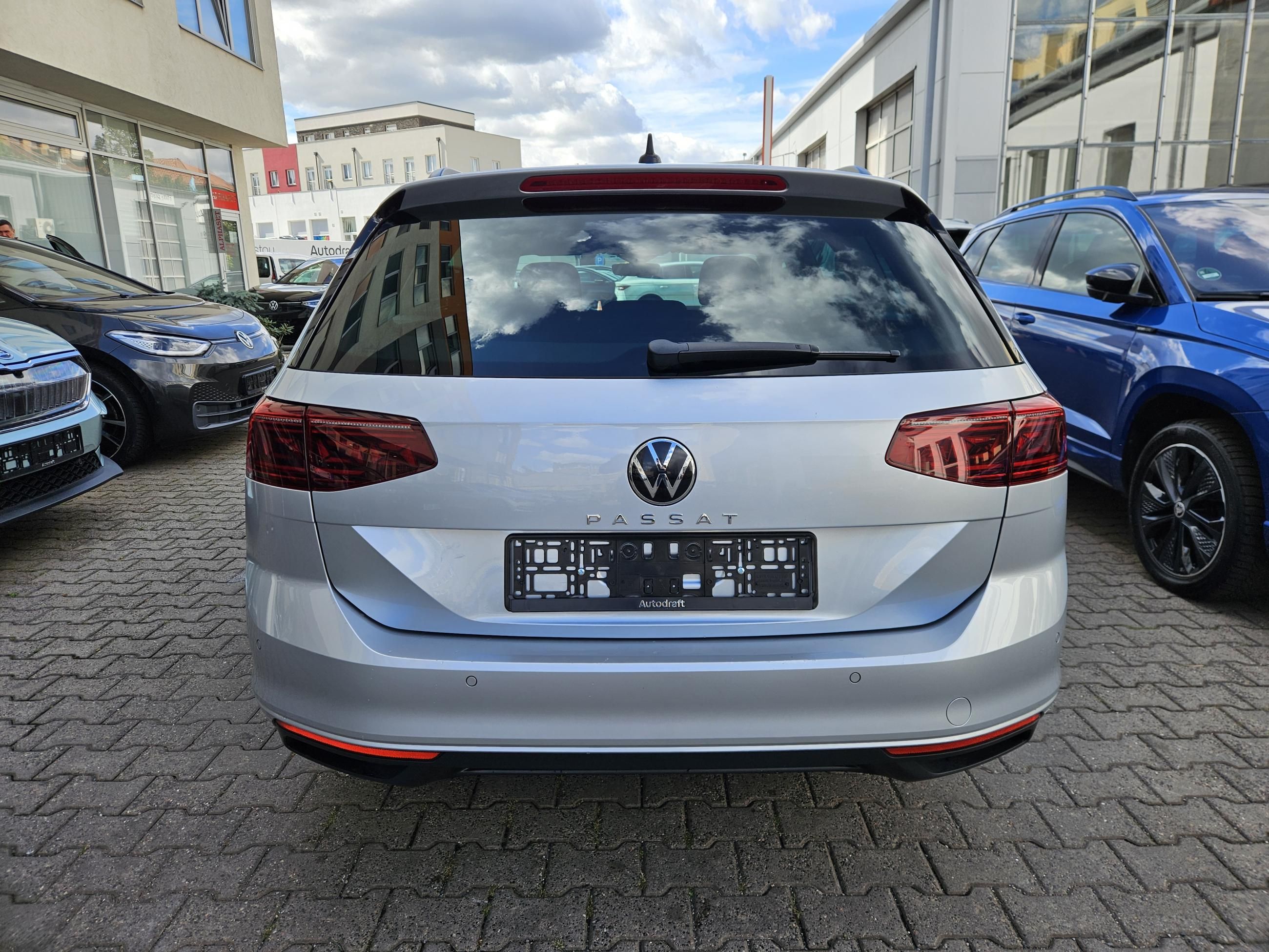 Volkswagen Passat Variant, 2.0 TDI 110kW DSG / Matrix - fotka 6