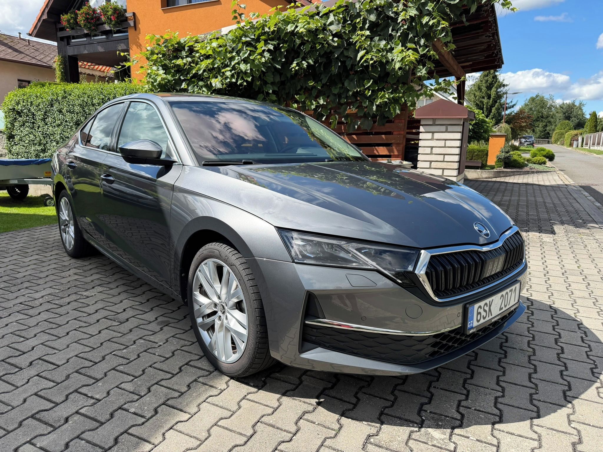 Škoda Octavia, 1.5 e-TSI 110kW Top Selection - fotka 3