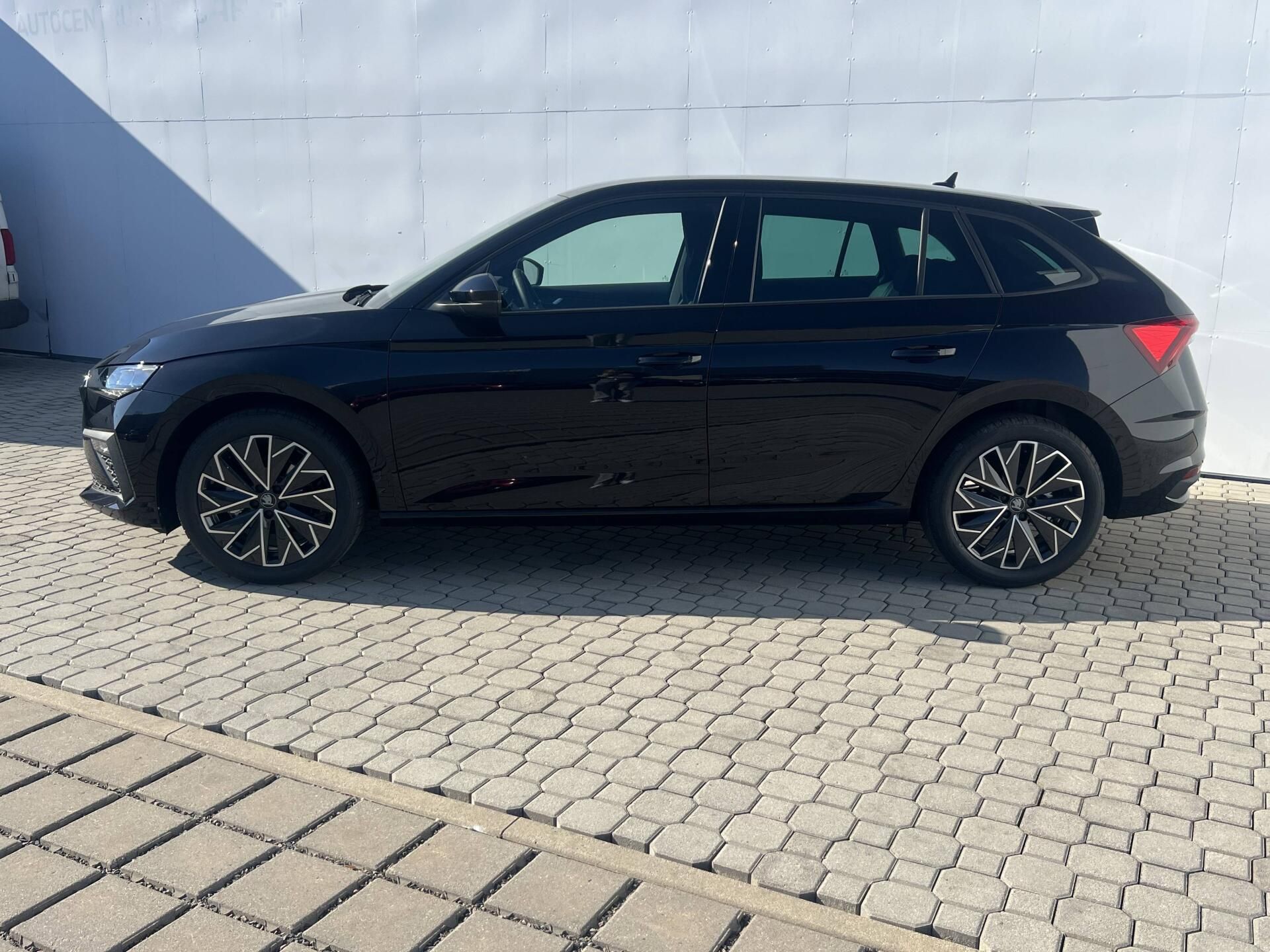 Škoda Scala, Dynamic 7DSG 1,0TSI - fotka 2