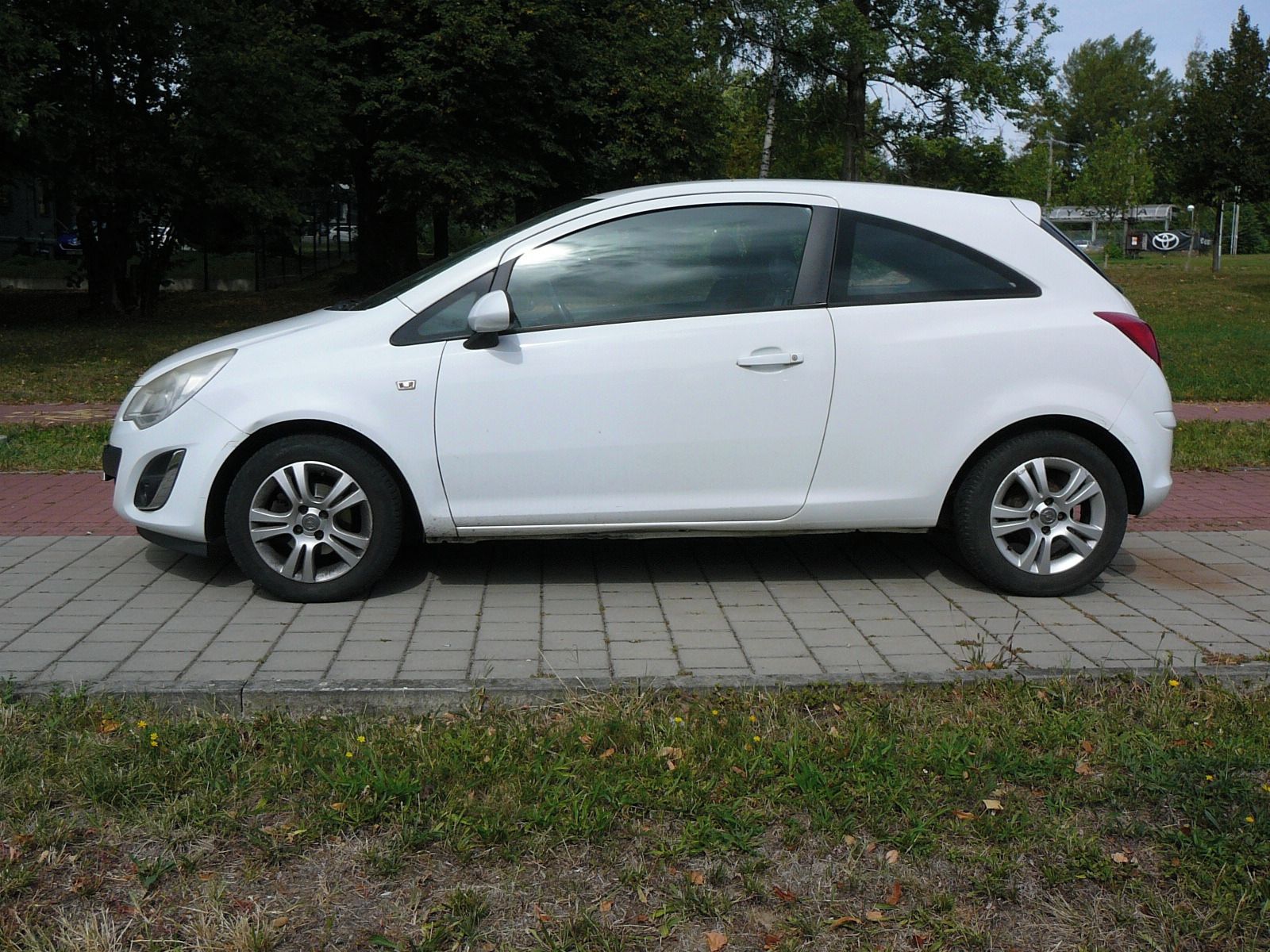 Opel Corsa, 12i 63kW ČR 1MAJ - fotka 3