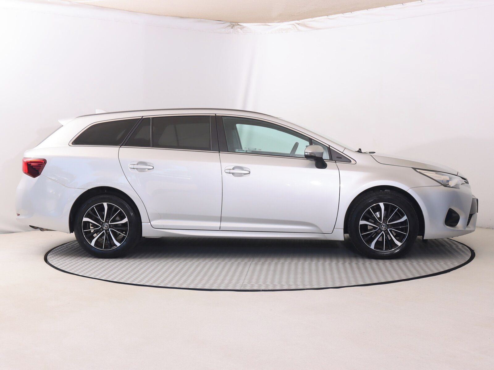 Toyota Avensis, 1.8 Valvematic, Automat - fotka 6