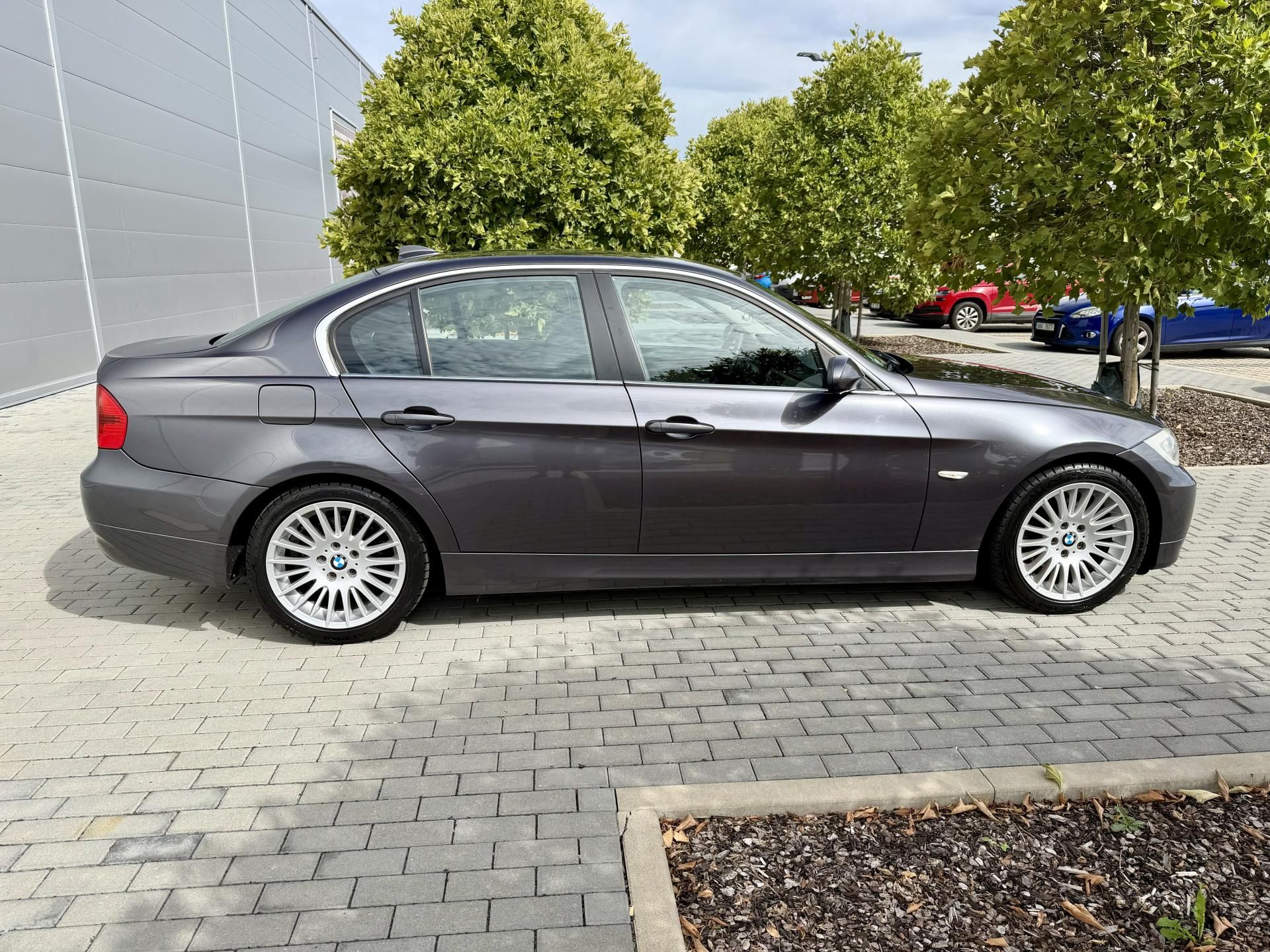 BMW Řada 3, 325I MANUÁL XENONY POLOKŮŽE!!! - fotka 4