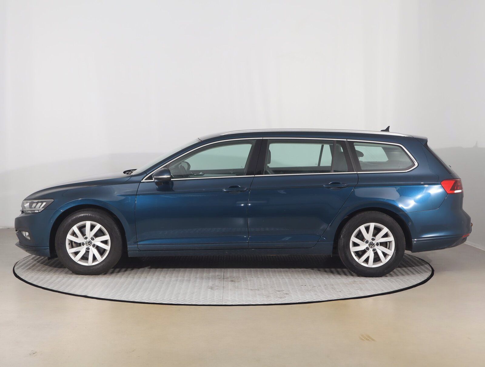 Volkswagen Passat, 2.0 TDI, Business, Automat - fotka 3