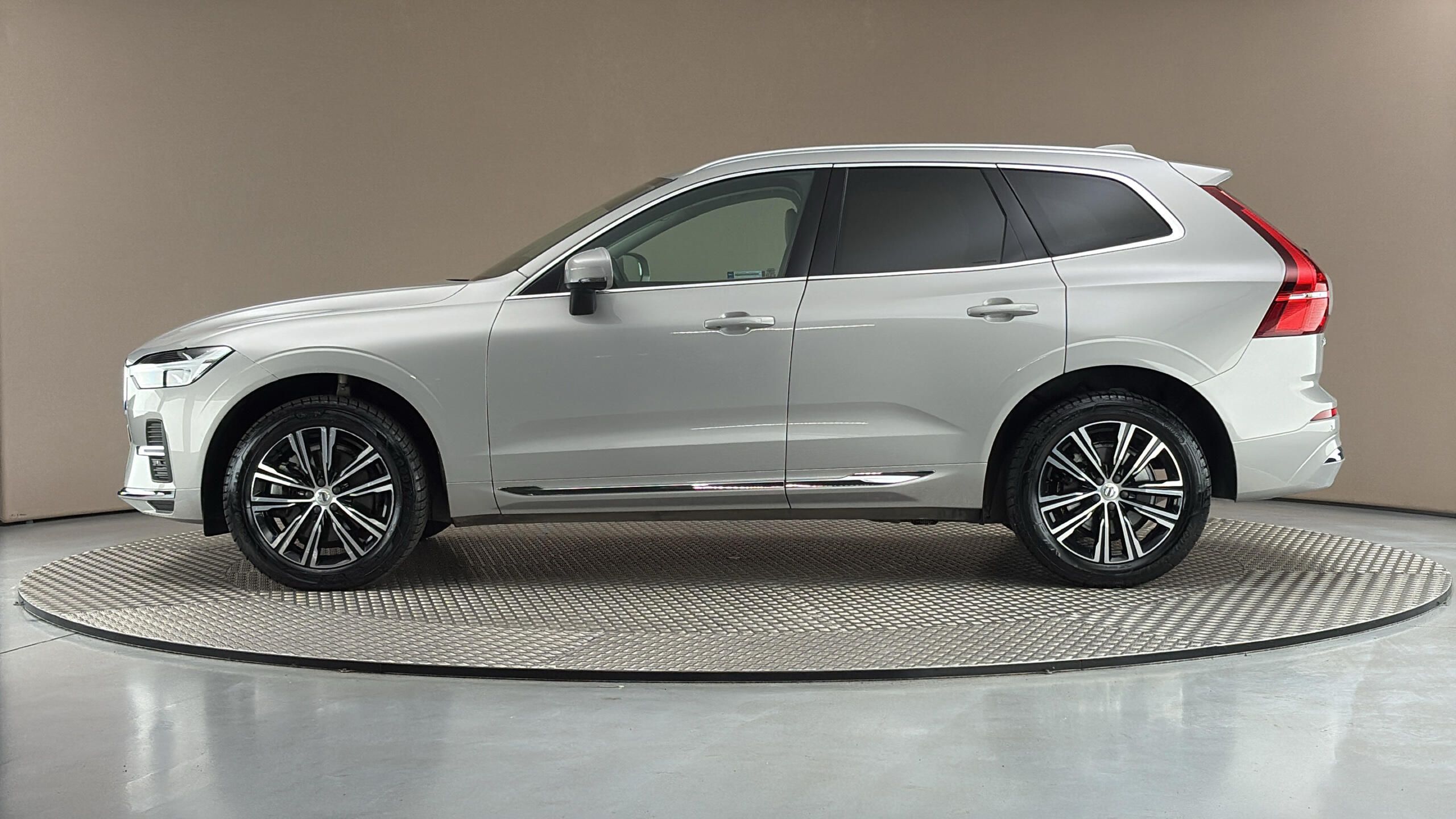 Volvo XC60, 2.0 B4 AUT AWD Inscription - fotka 4