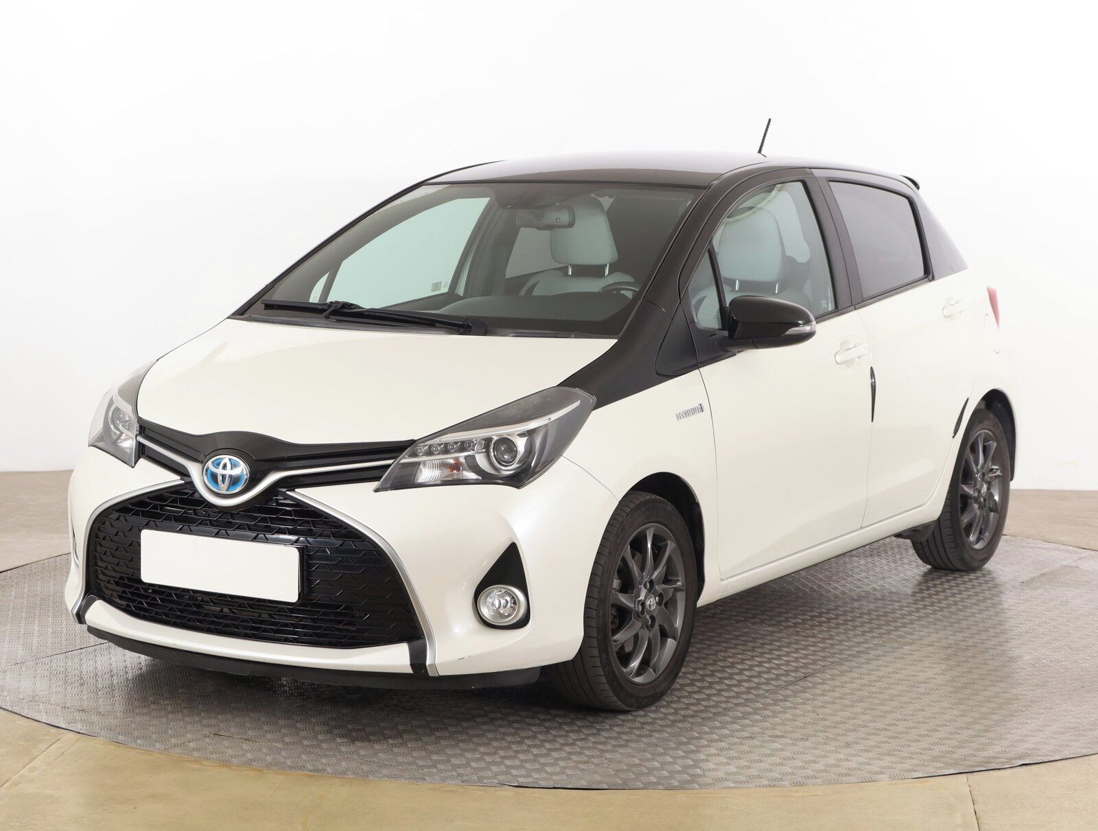 Toyota Yaris, 1.5 Hybrid, Automat - fotka 2