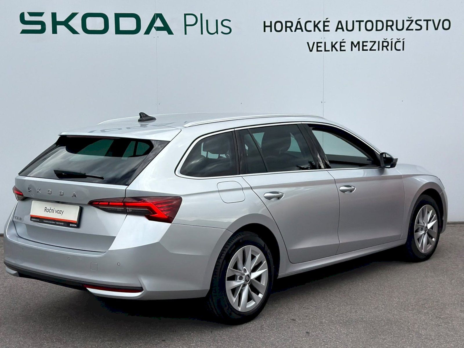 Škoda Octavia, combi Top Selection 2,0 TDI 11 - fotka 2
