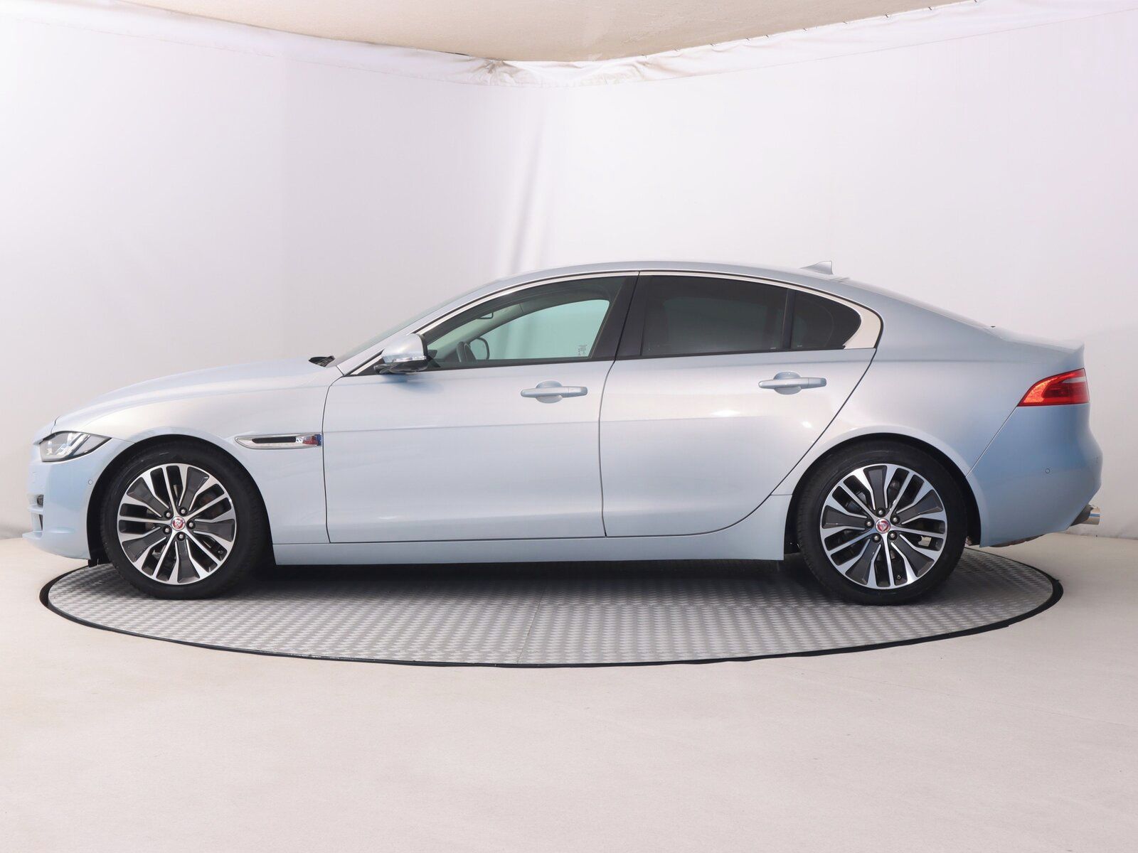 Jaguar XE, E-Performance - fotka 3
