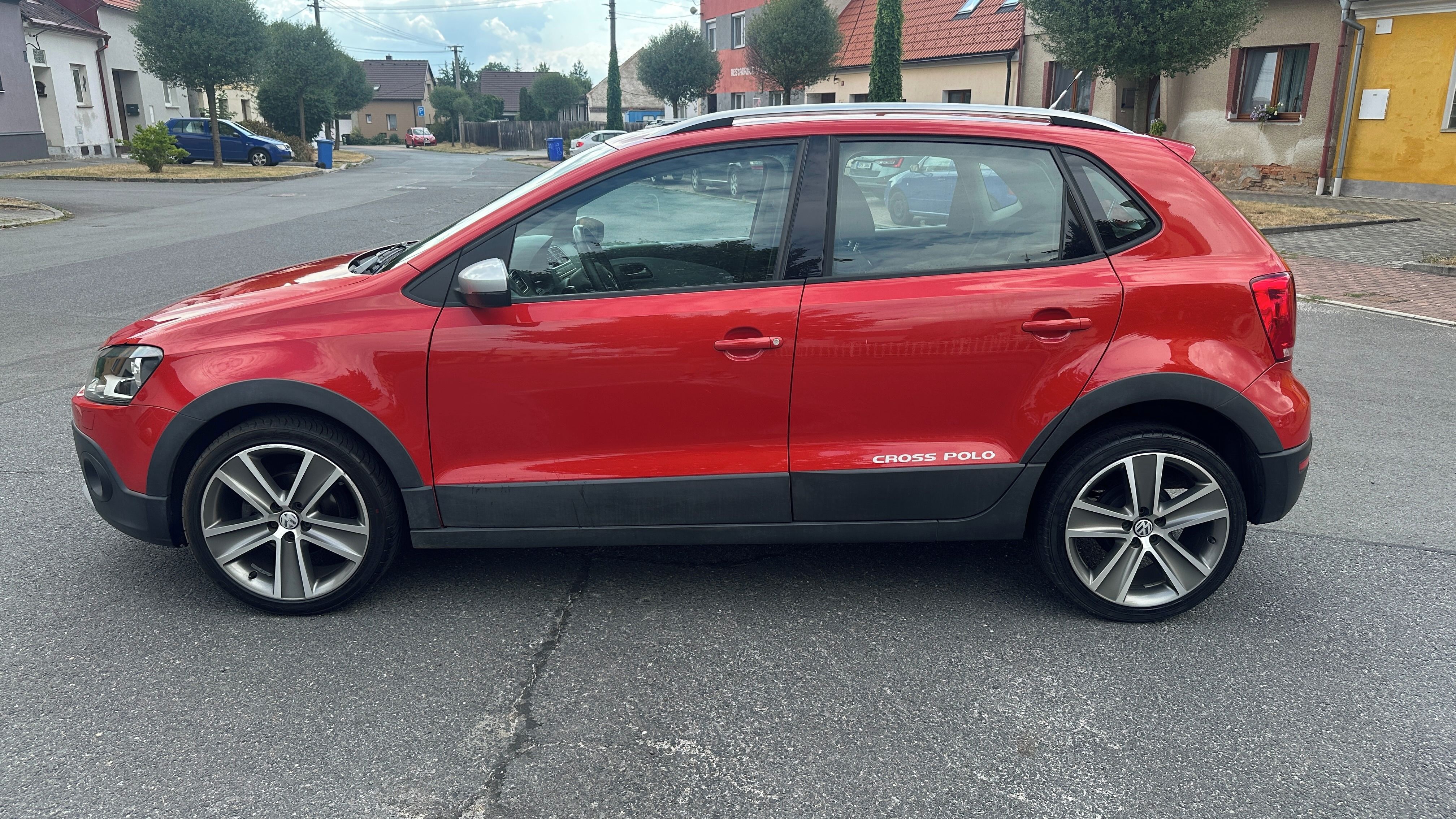 Volkswagen Polo, 1.4 i  SCross. 97t.KM - fotka 3
