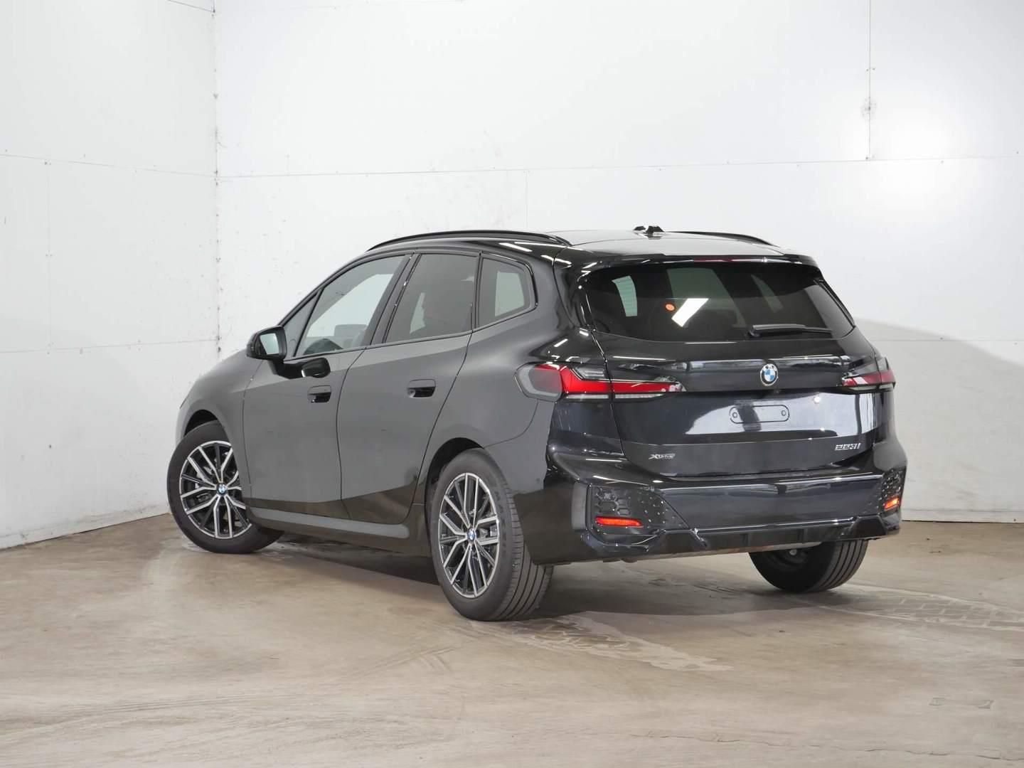 BMW Řada 2, 223i xDrive Active Tourer - fotka 3