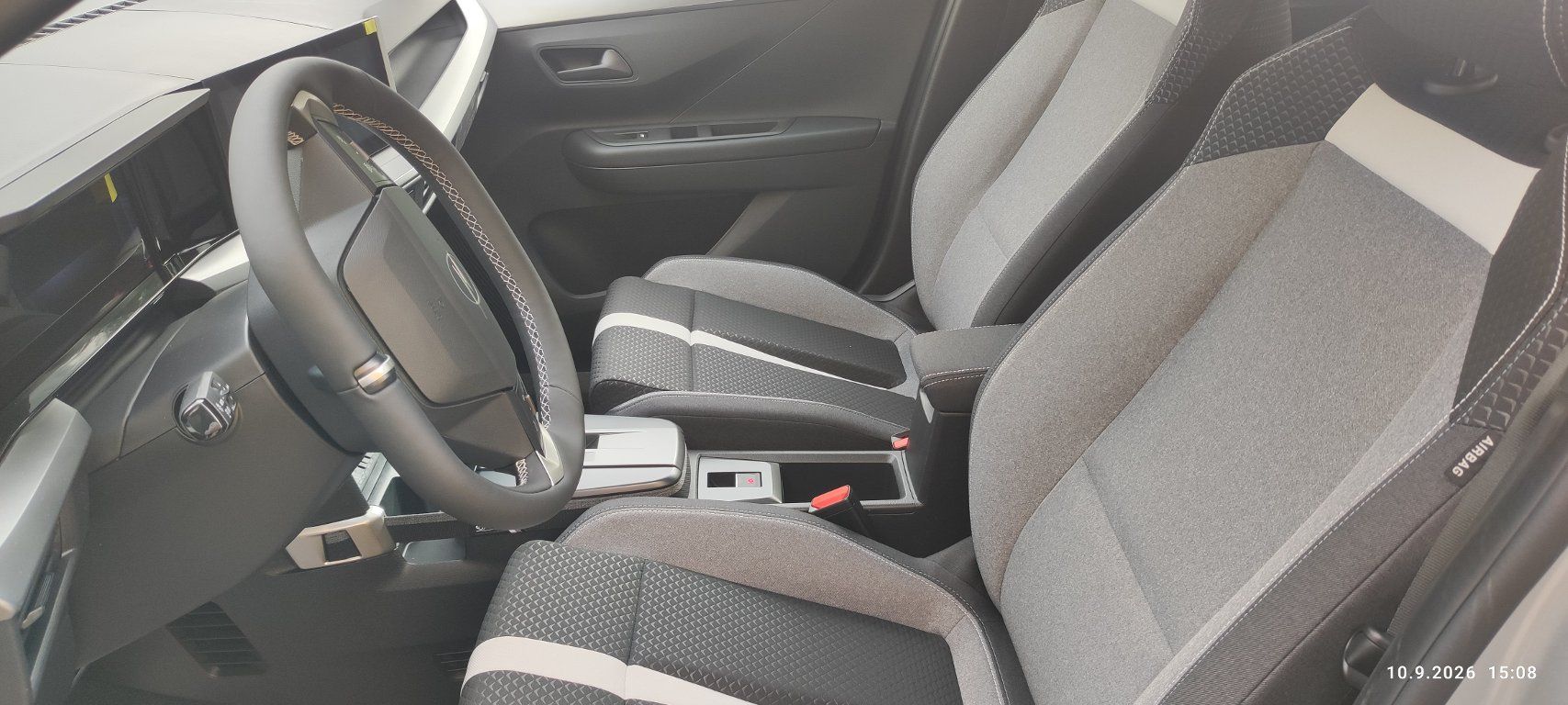 Opel Frontera, HYBRID EDITION 1,2 TURBO 81kW - fotka 6