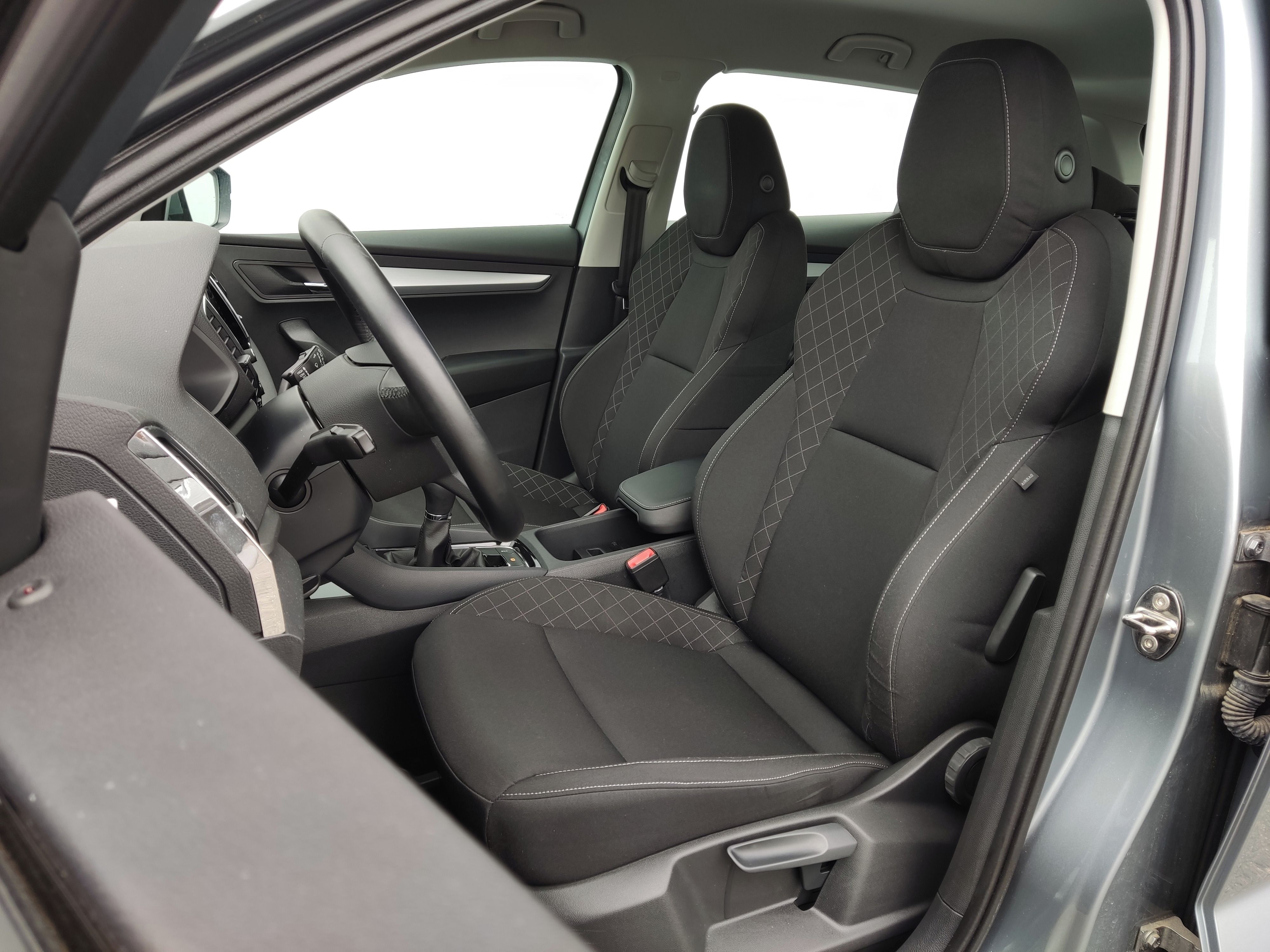 Škoda Karoq, 1.0 TSI 85 kW Ambition Plus - fotka 6