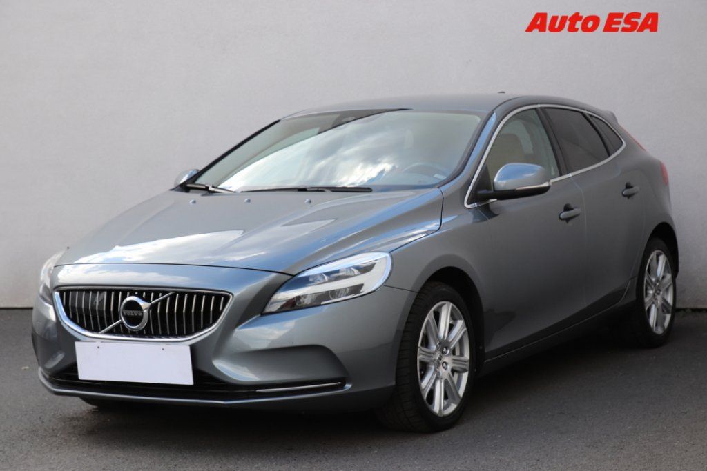 Volvo V40, 2.0 D2,navi - fotka 3
