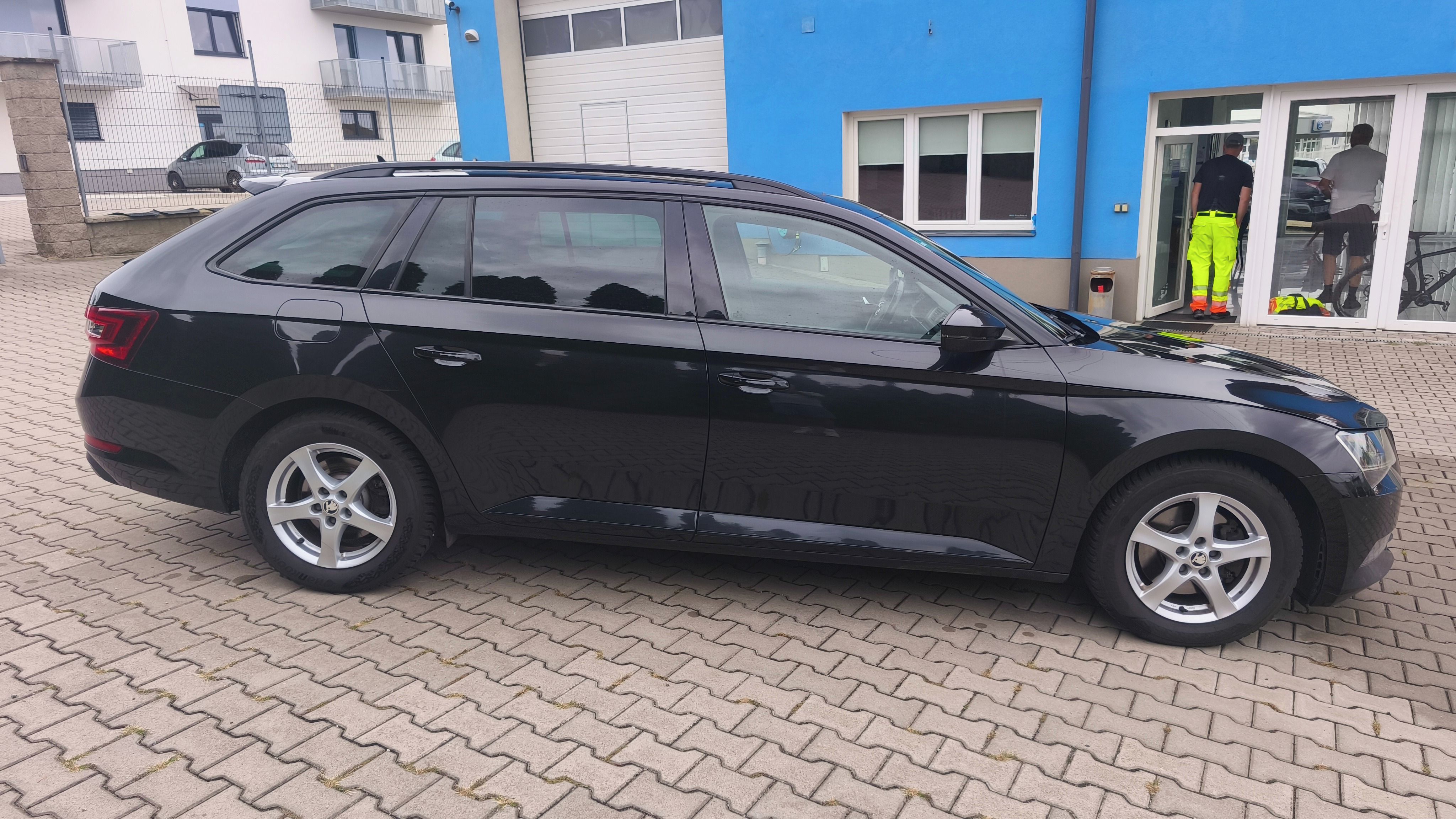 Škoda Superb, 2.0 TDI Sportline 140 kW - fotka 4