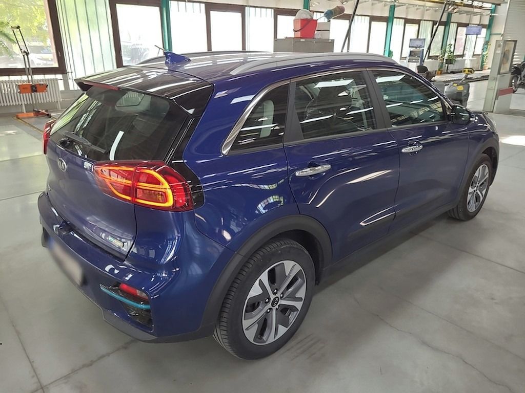 Kia Niro, spirit MY22 64kWh,zár,100% SoH - fotka 2