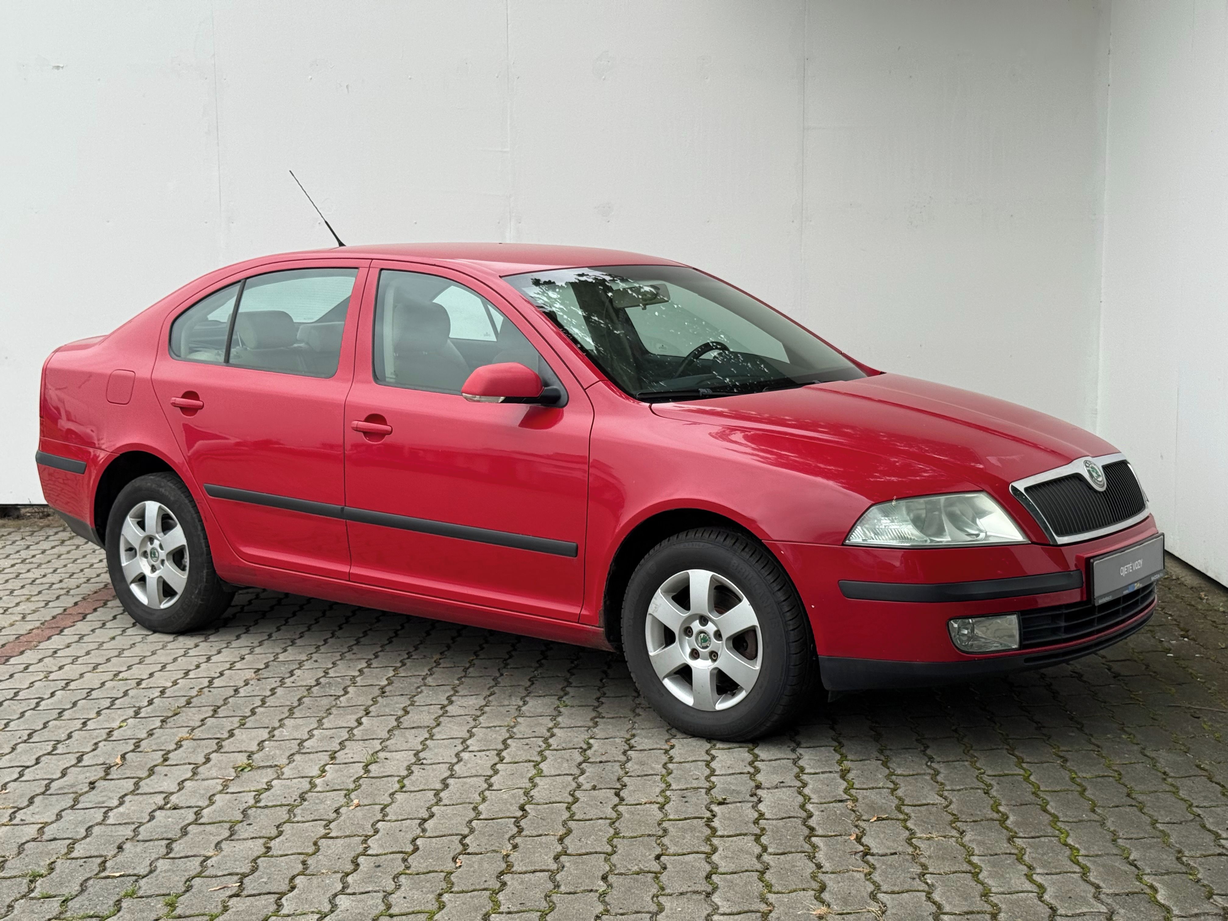 Škoda Octavia, 1,6 MPI / 75 kW Elegance - fotka 3