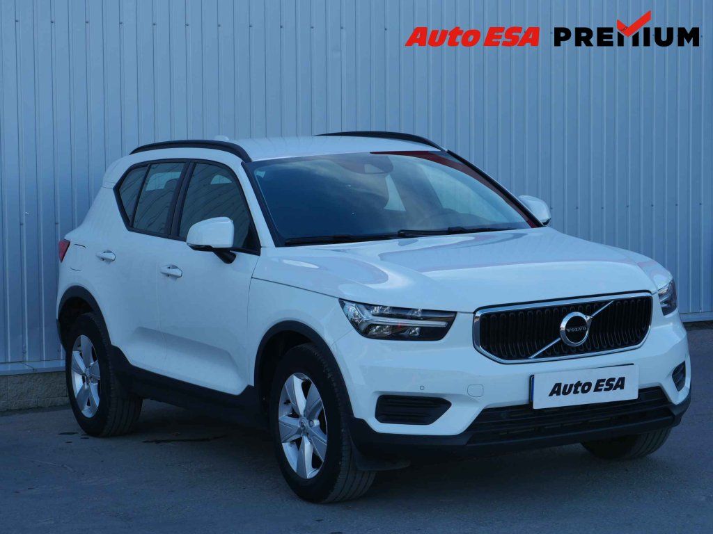 Volvo XC40, 1.5T,ČR,Momentum,AT