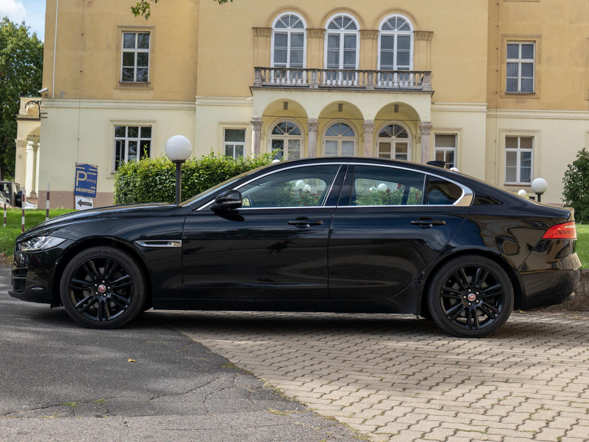 Jaguar XE, 20t Prestige Meridian Kůže - fotka 4