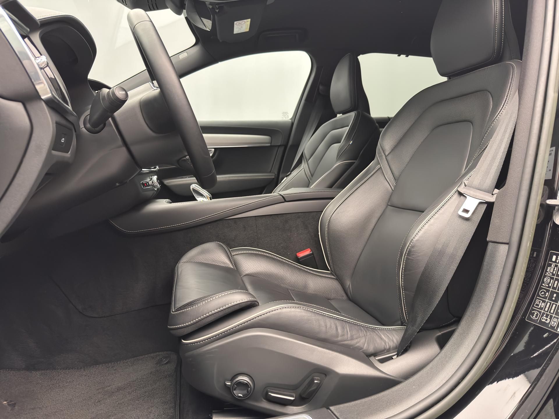 Volvo V90, B4 PLUS DARK AUT - fotka 4