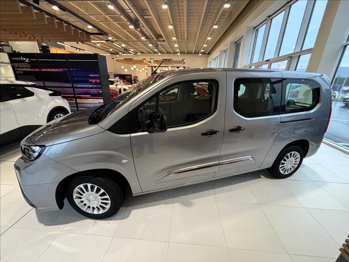Toyota Proace City Verso, 1,5   LWB 1.5D 130 MT Business - fotka 4